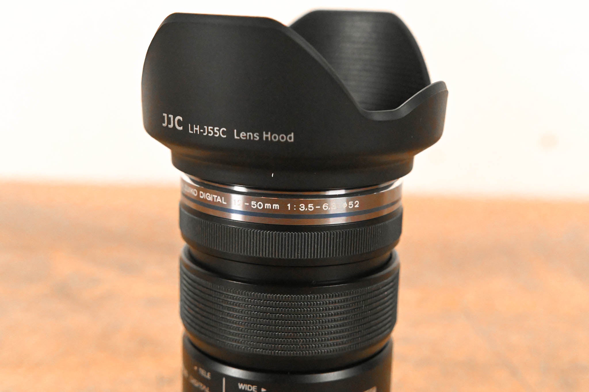 Olympus M.Zuiko Digital ED 12-50mm f3.5-6.3 EZ w/ JJC LH-J55C Lens Hood