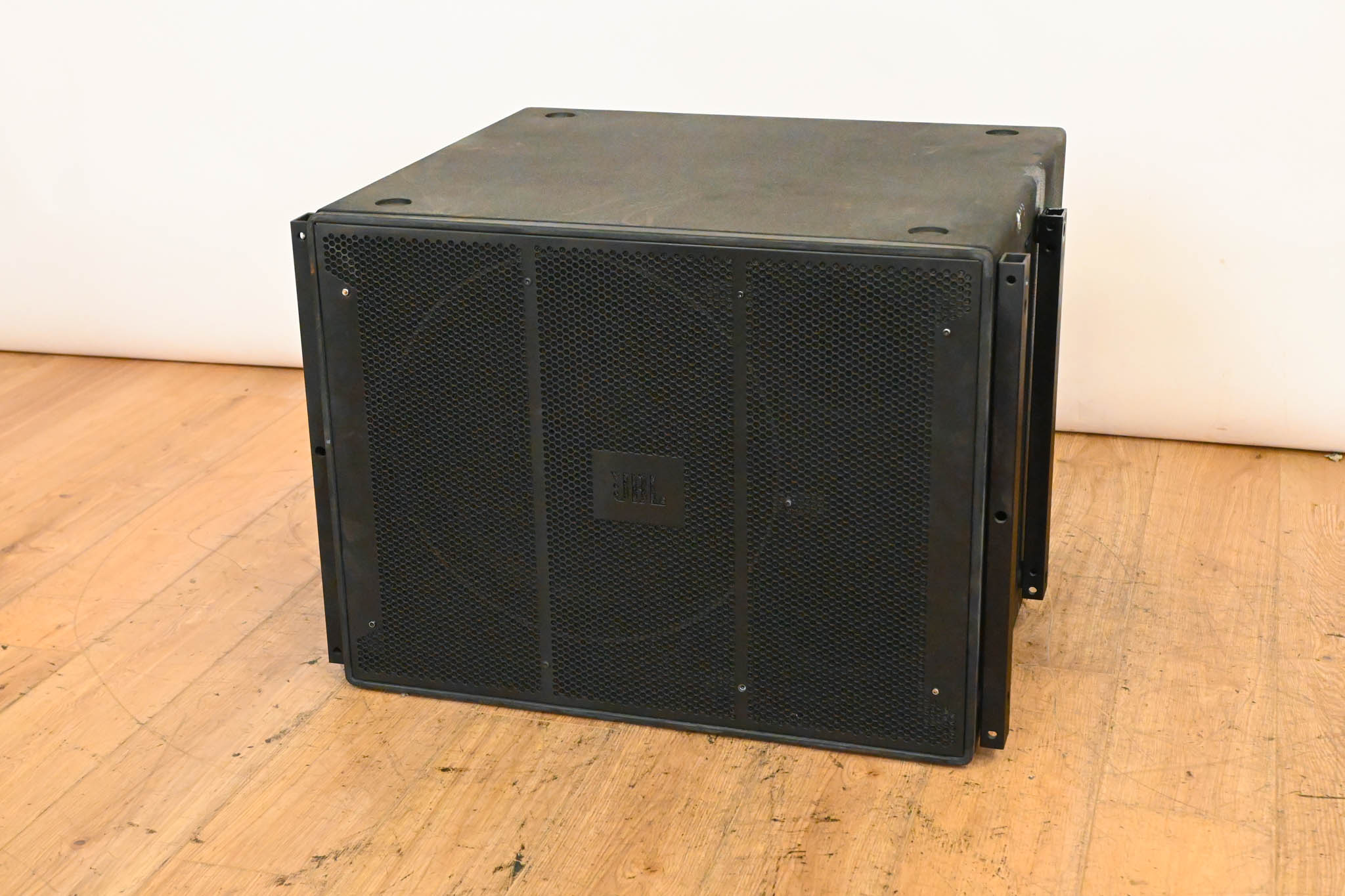 JBL VT4881A Compact Arrayable 18" Subwoofer