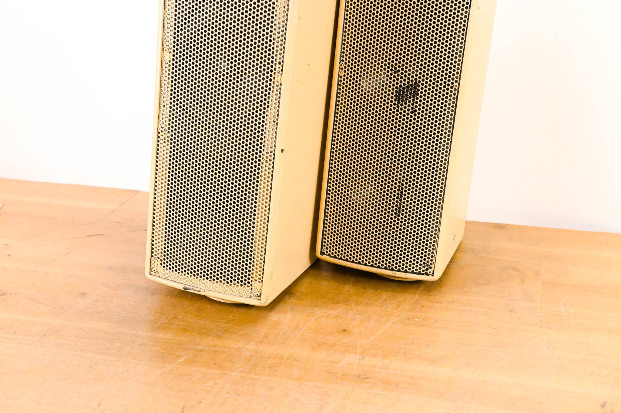 EAW UB52 Two-Way Full-Range Loudspeaker (PAIR)