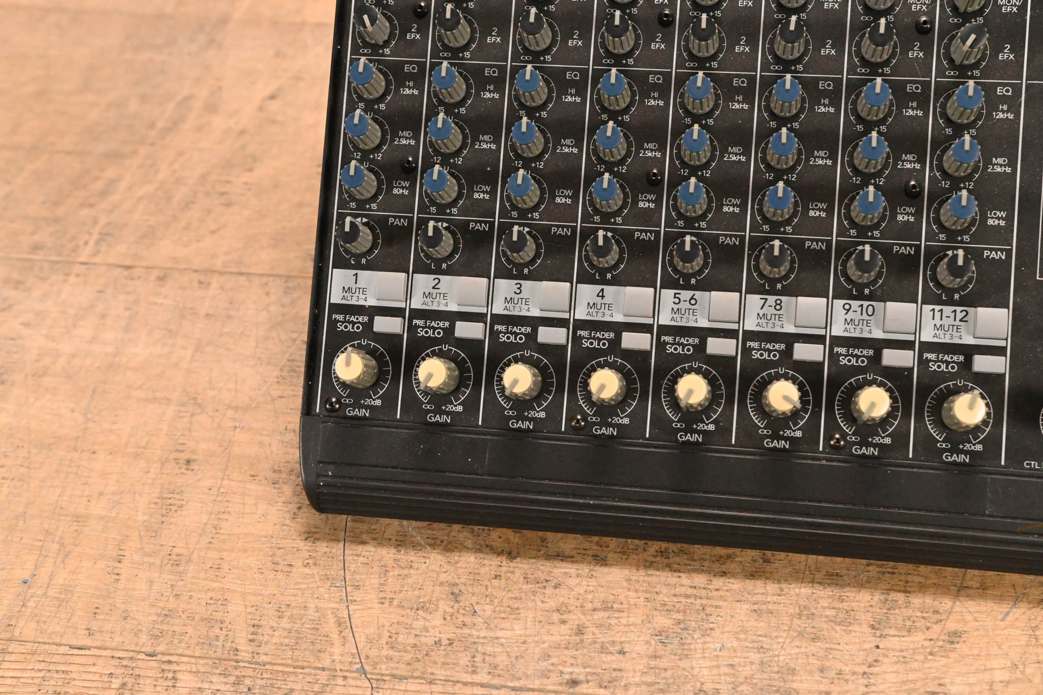 Mackie 1202-VLZ PRO 12-Channel Mic/Line Mixer