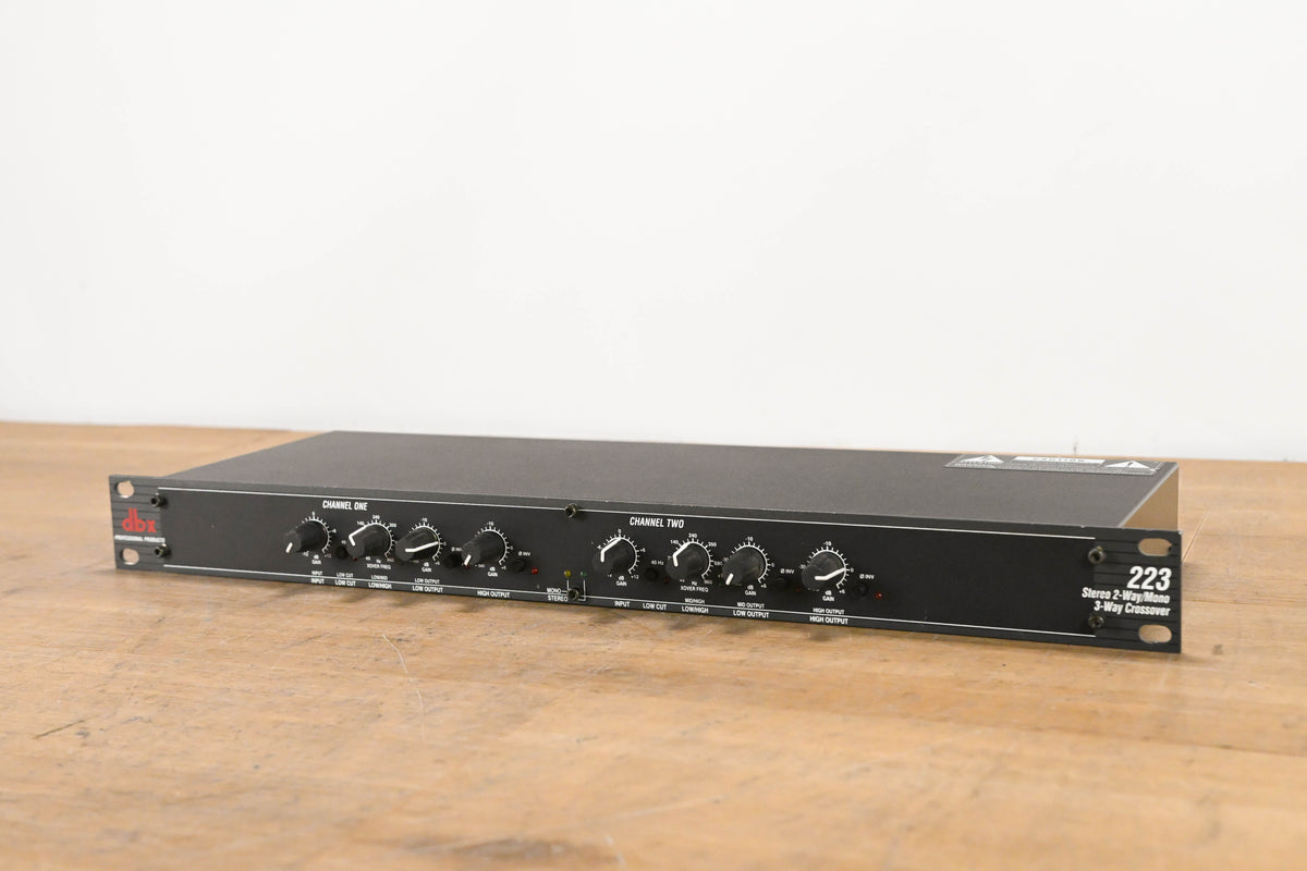dbx 223 Stereo 2-Way / Mono 3-Way Crossover