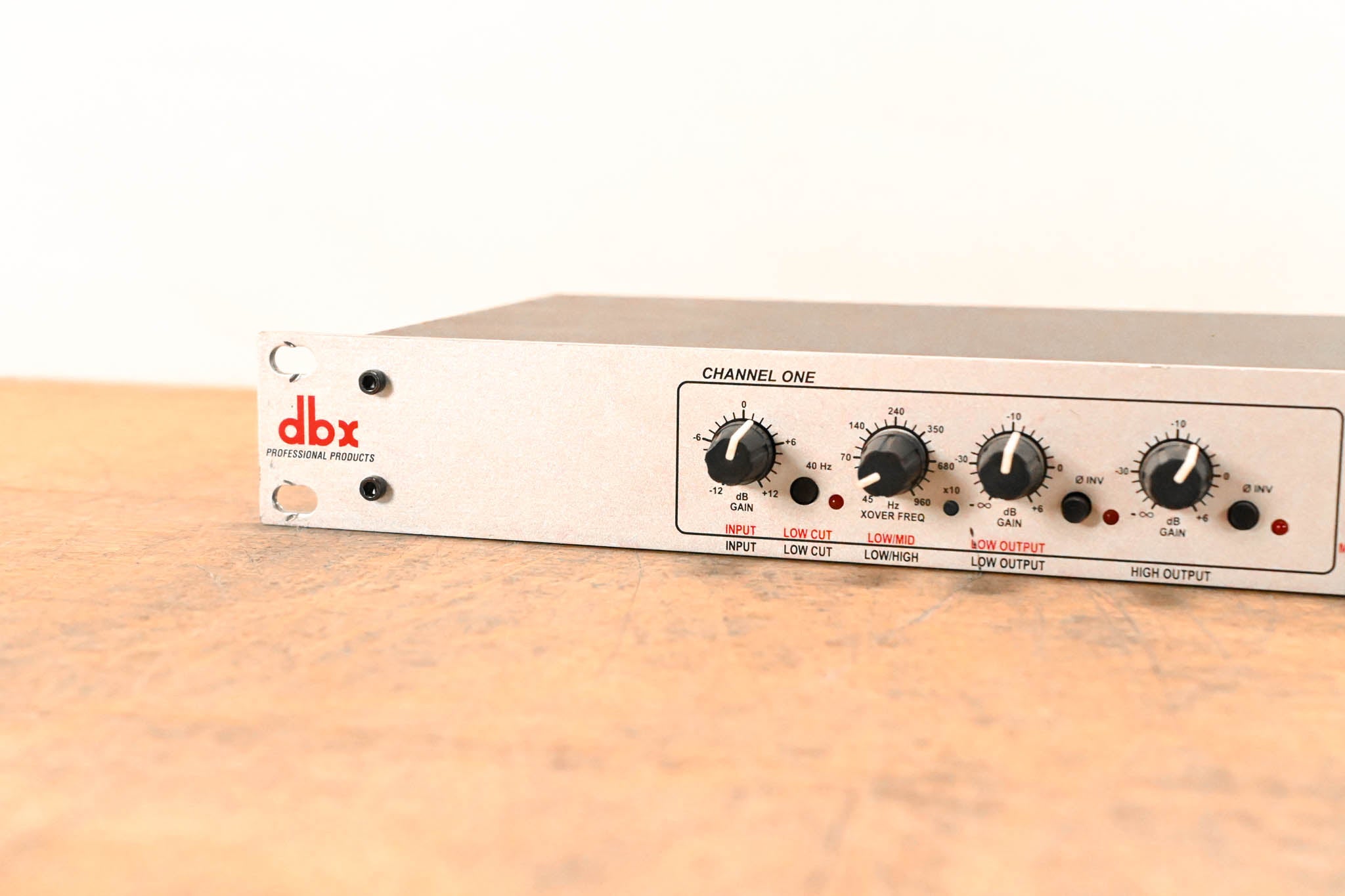 dbx 223xs Stereo 2-Way / Mono 3-Way Crossover