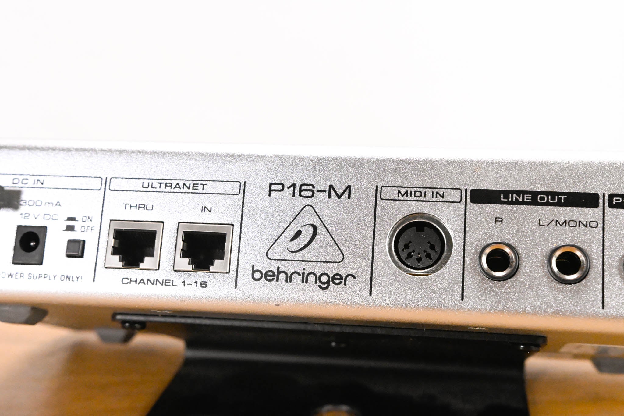 Behringer Powerplay P16-M 16-Channel Digital Personal Mixer