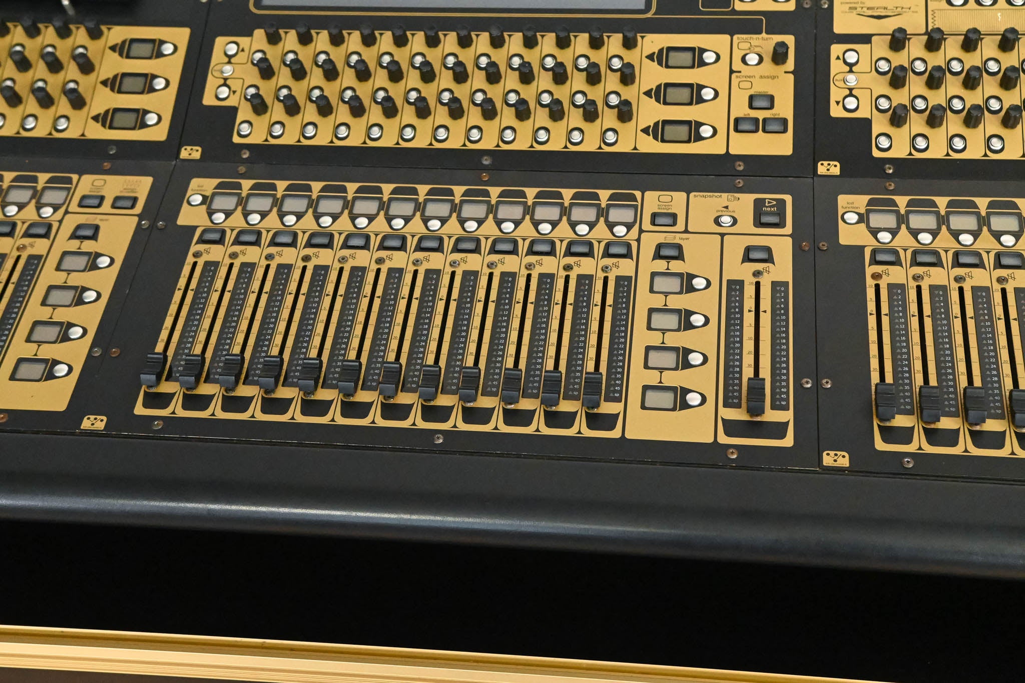DiGiCo SD8 120-Channel Digital Mixing Console with Road Case