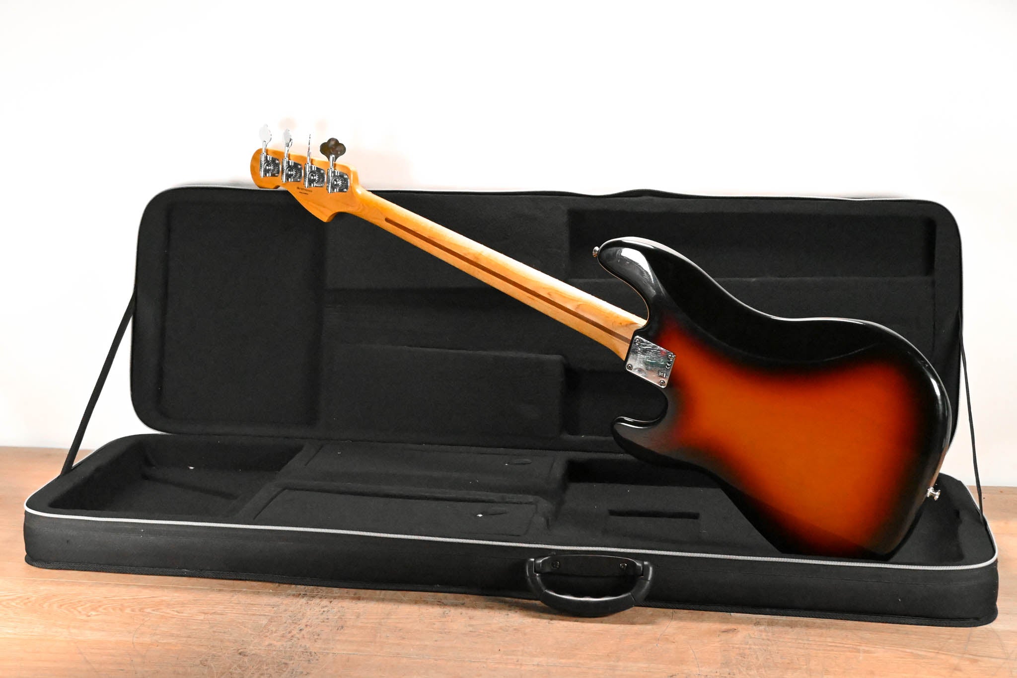Fender Precision Bass 2009 MIM Sunburst With Case