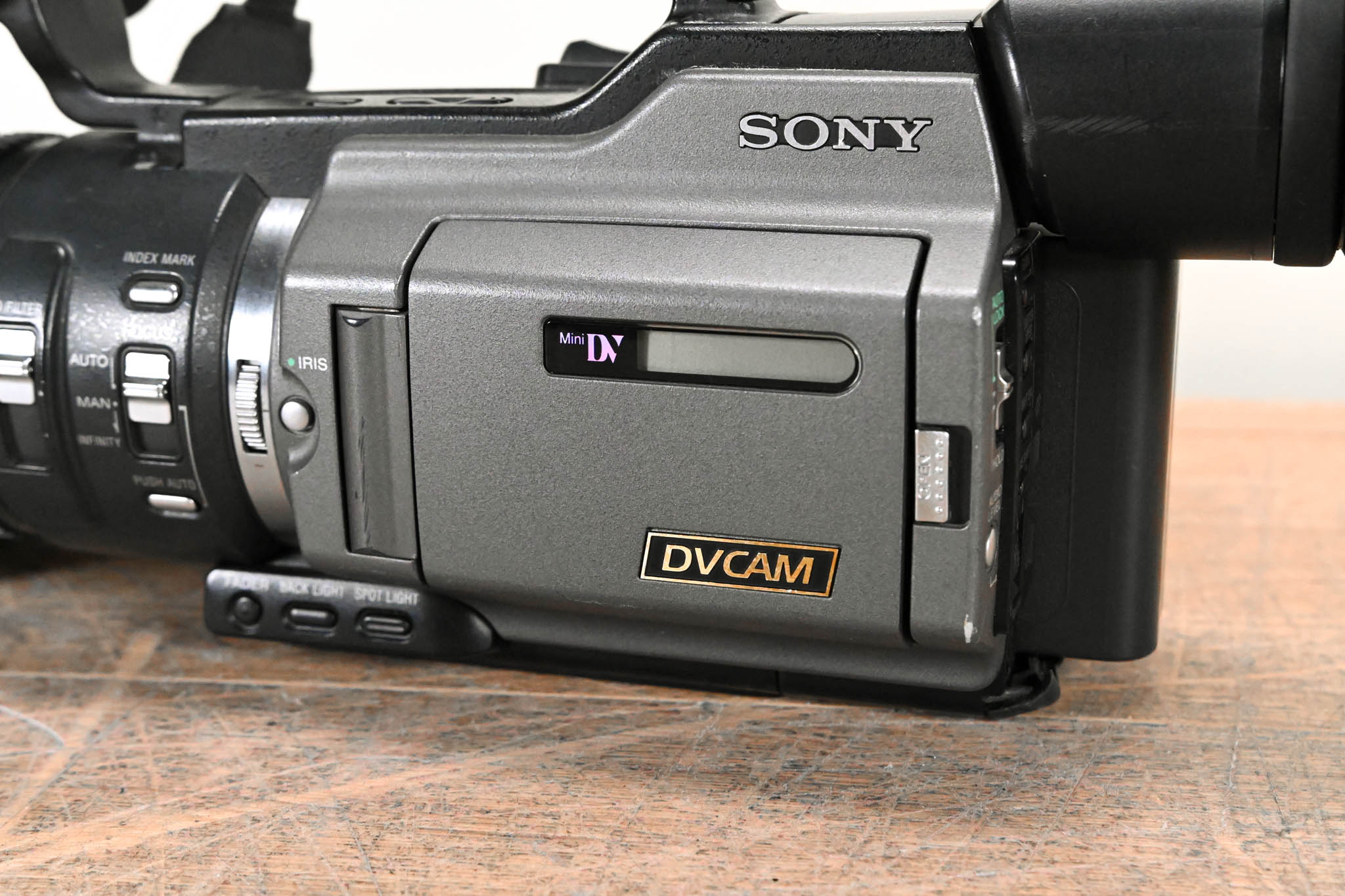 Sony DSR-PD170 3-CCD Mini DVCAM Camcorder