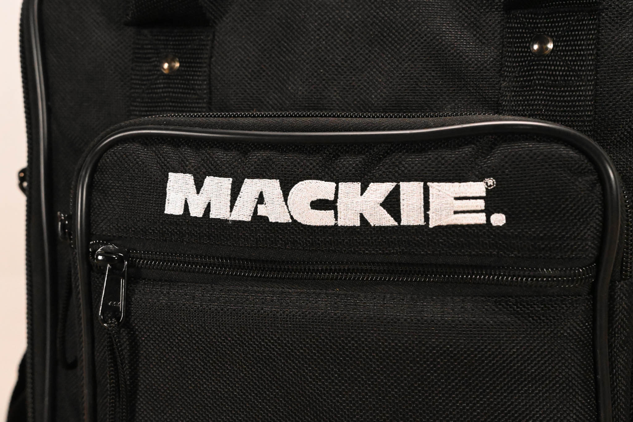 Mackie 1202-VLZ PRO 12-Channel Mic/Line Mixer