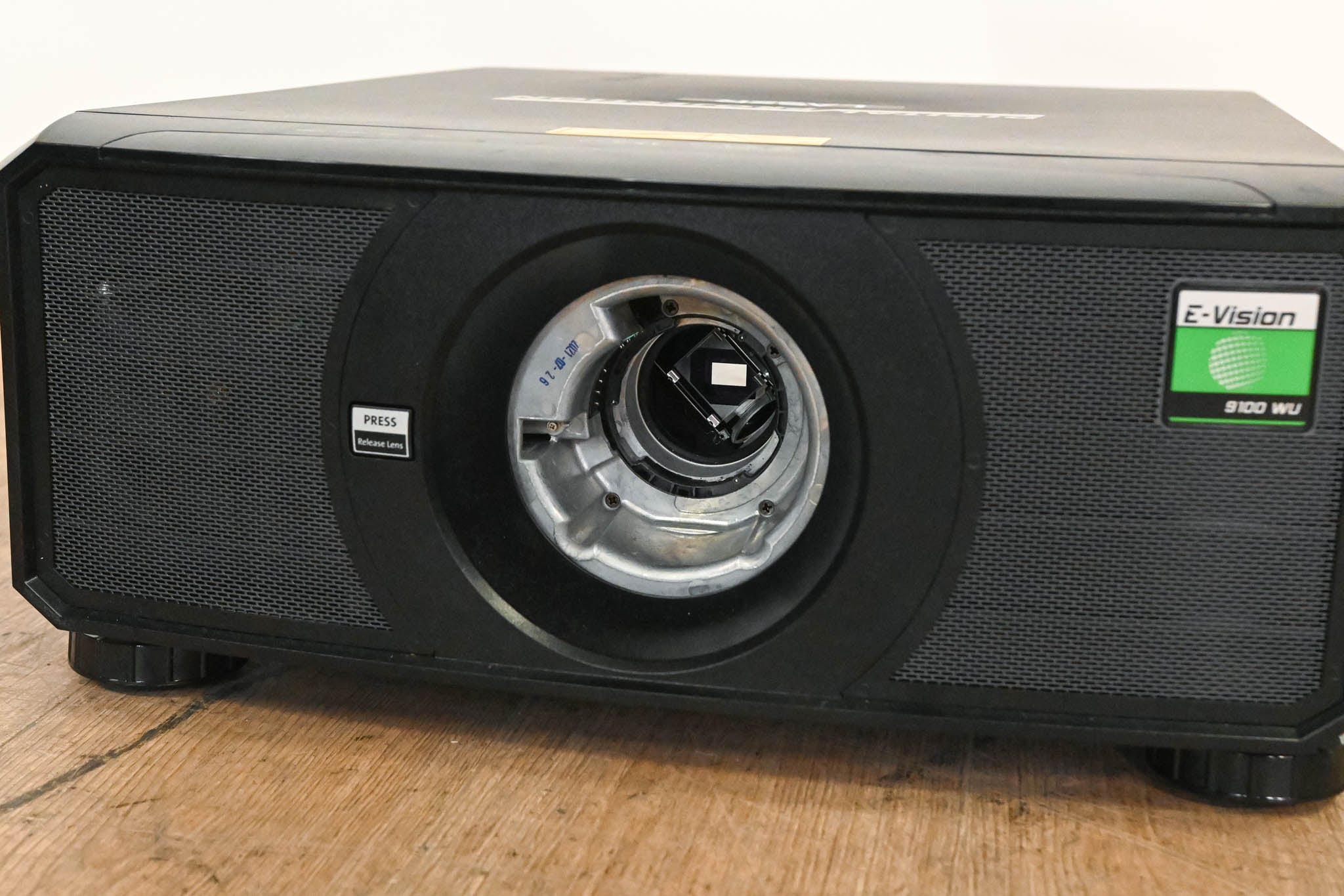 Digital Projection E-Vision 9100 WU WUXGA Large Venue DLP Projector