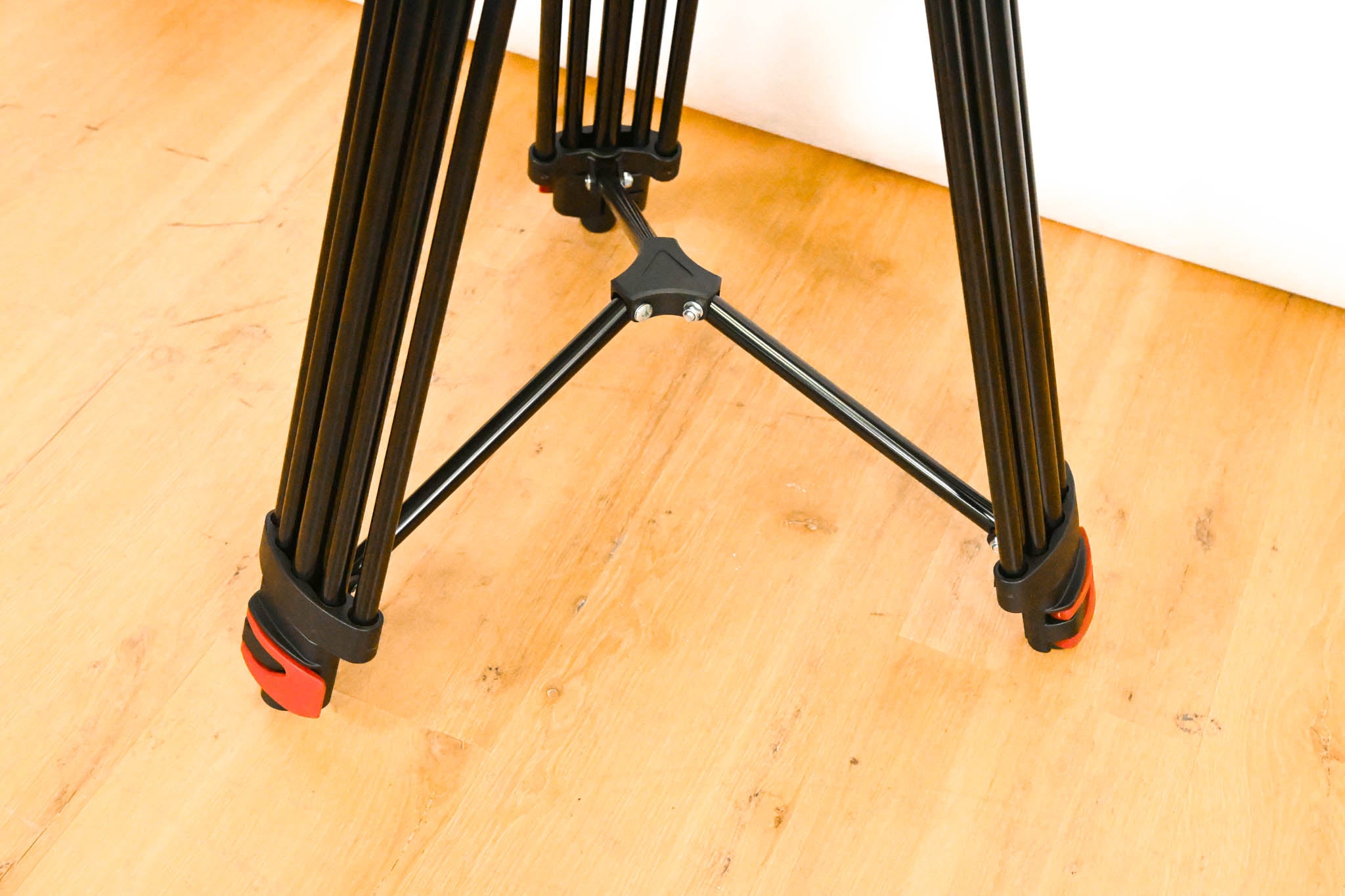 Neewer TP74 Pro 74" Aluminum Video Tripod with Fluid Head