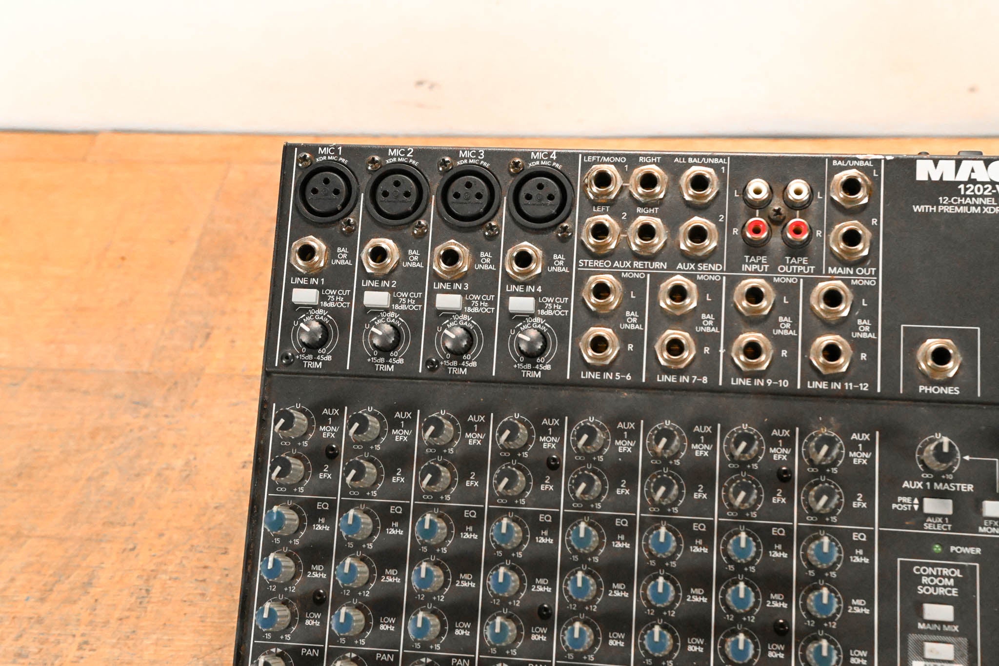 Mackie 1202-VLZ PRO 12-Channel Mic/Line Mixer