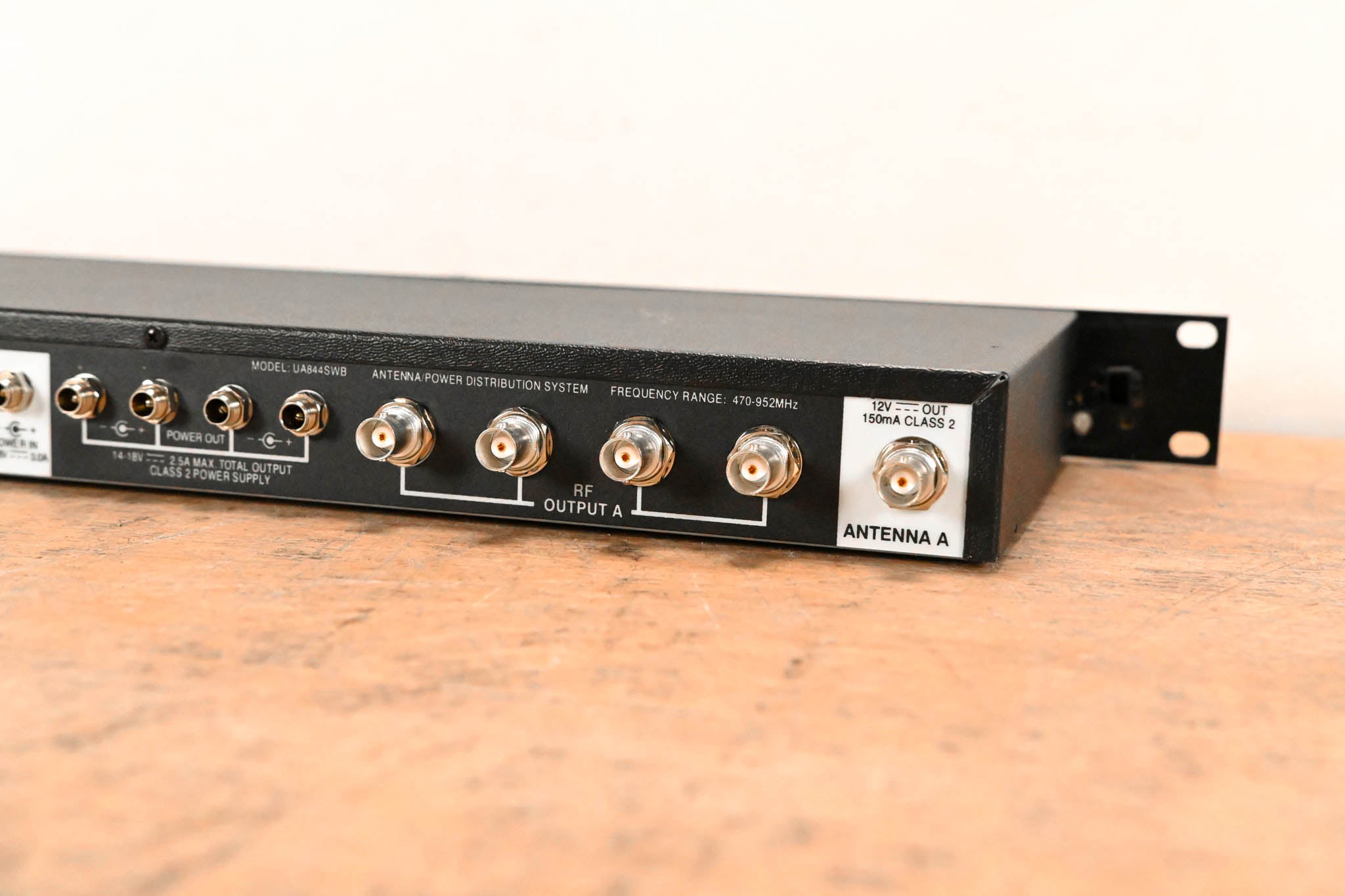 Shure UA844SWB Antenna Distribution System - 470-952 MHz NO POWER SUPPLY