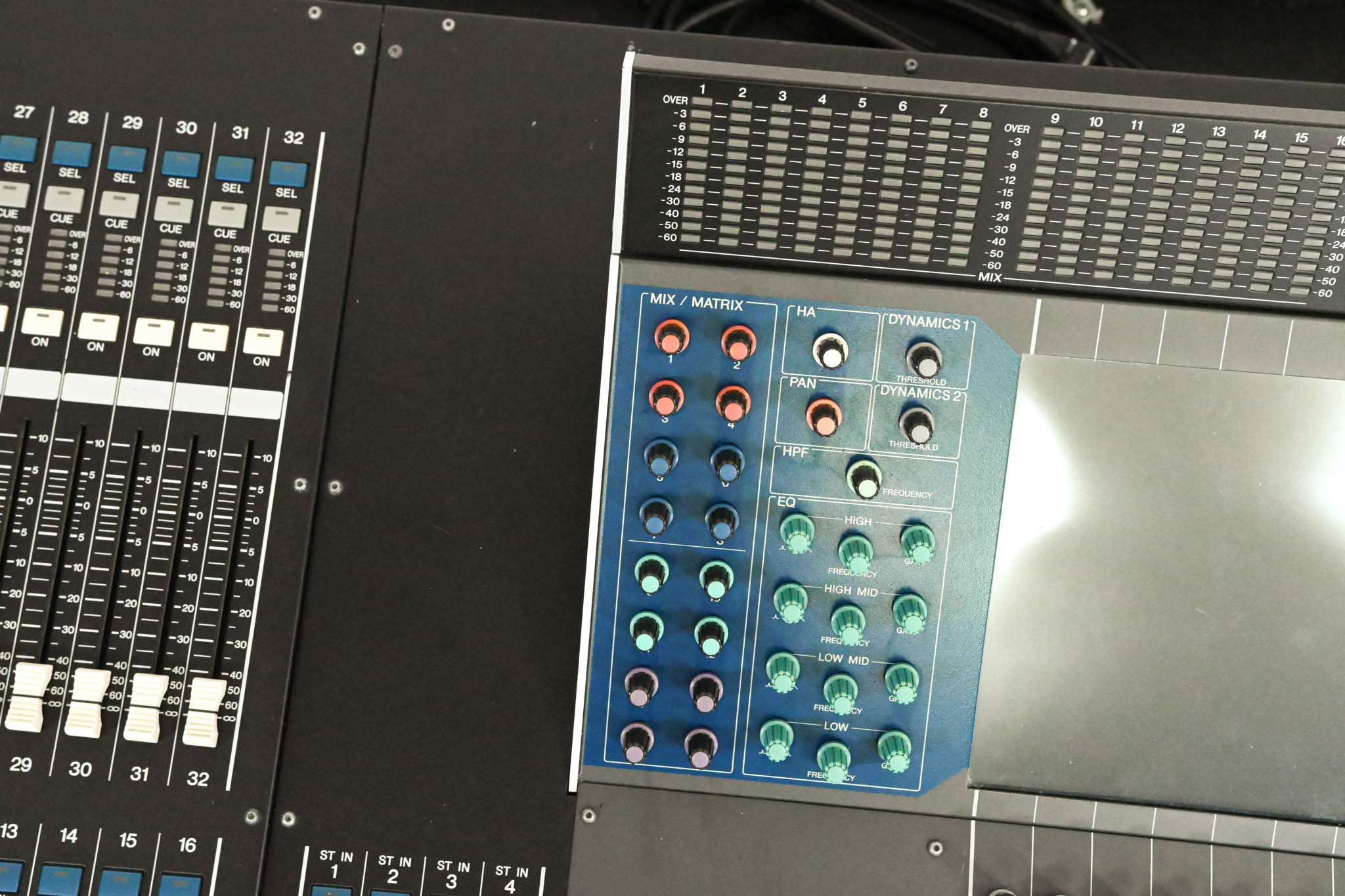 Yamaha M7CL-48 48-Channel Digital Audio Mixing Console with Road Case