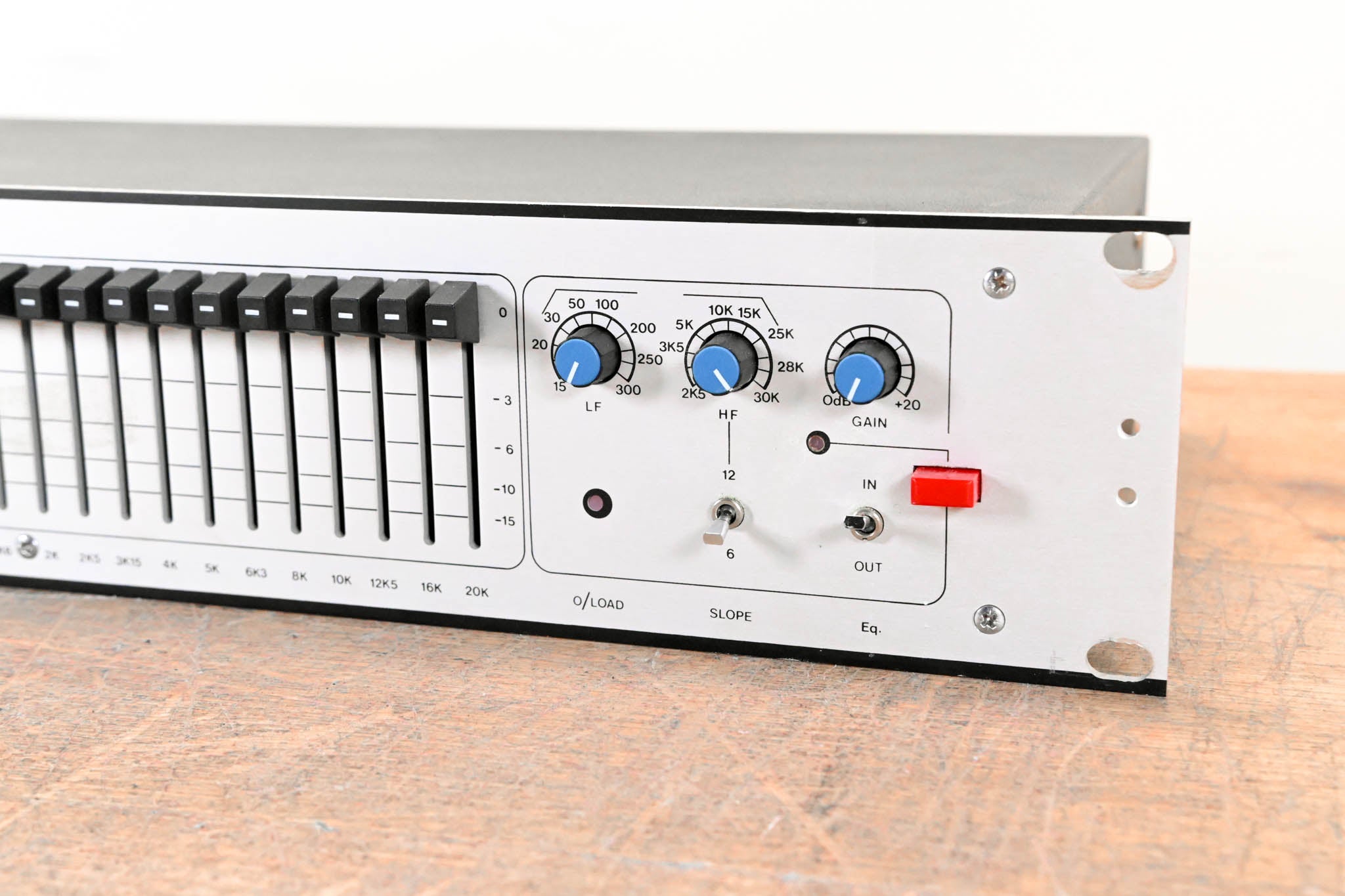 Klark Teknik DN301 Single-Channel 1/3 Octave Cut-Only Graphic Equalizer