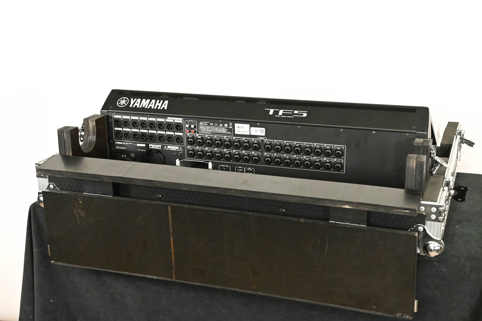 Yamaha TF5 32-Input Digital Mixing Console with Road Case