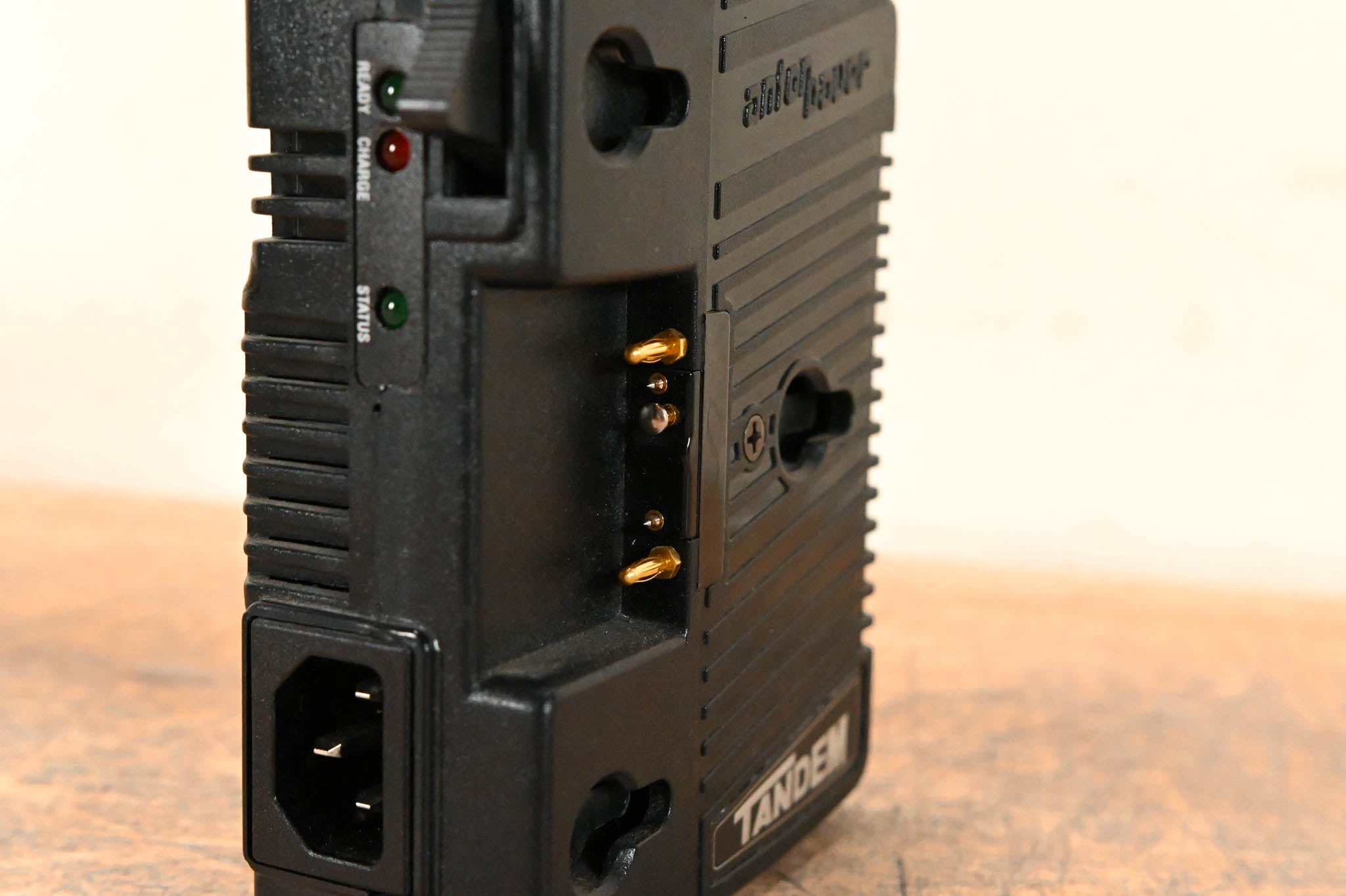 Anton Bauer Tandem-70 On-Camera AC Power/Charger