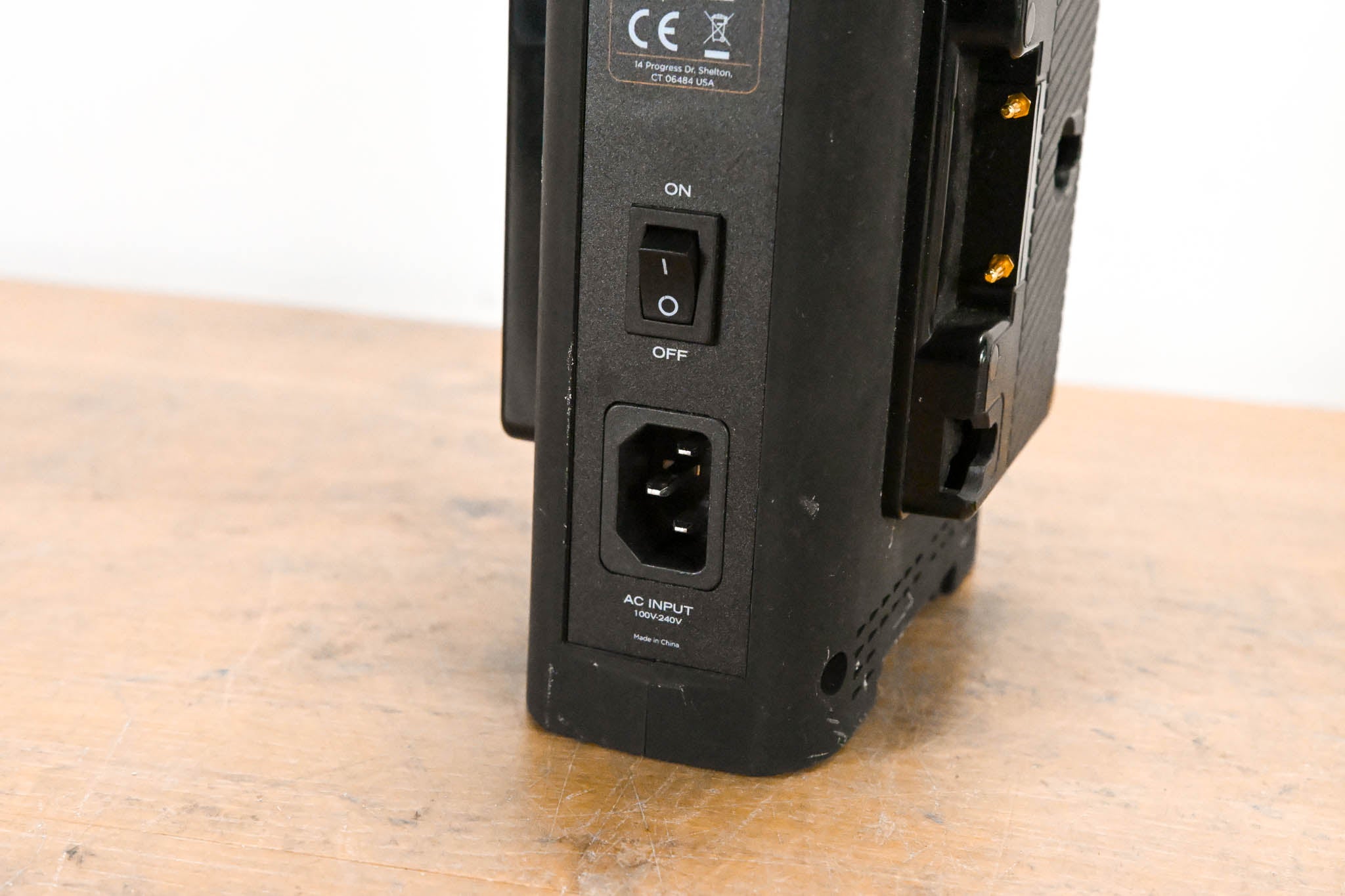 Anton Bauer GM2 Dual-Bay Charger with 4-Pin XLR Output (Gold Mount)