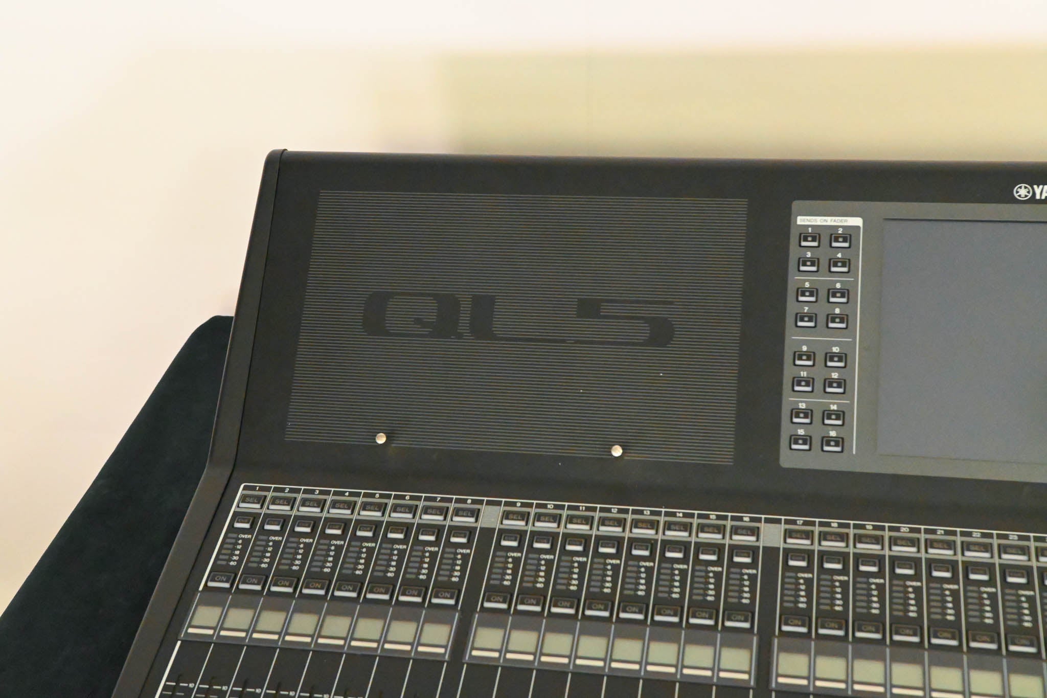 Yamaha QL5 64-Channel Digital Audio Mixing Console