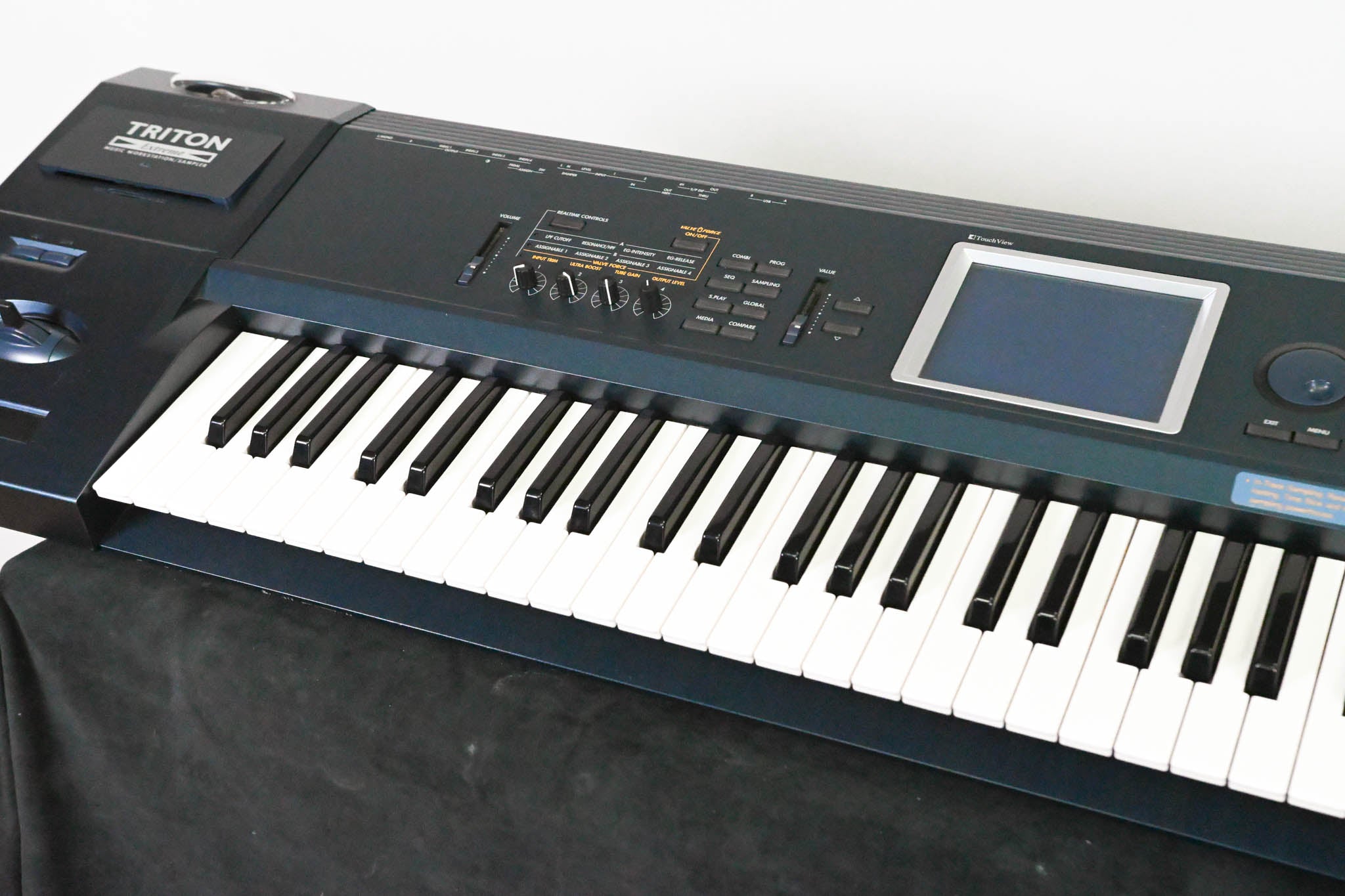 Korg Triton Extreme 76 76-Key 120-Voice Polyphonic Workstation