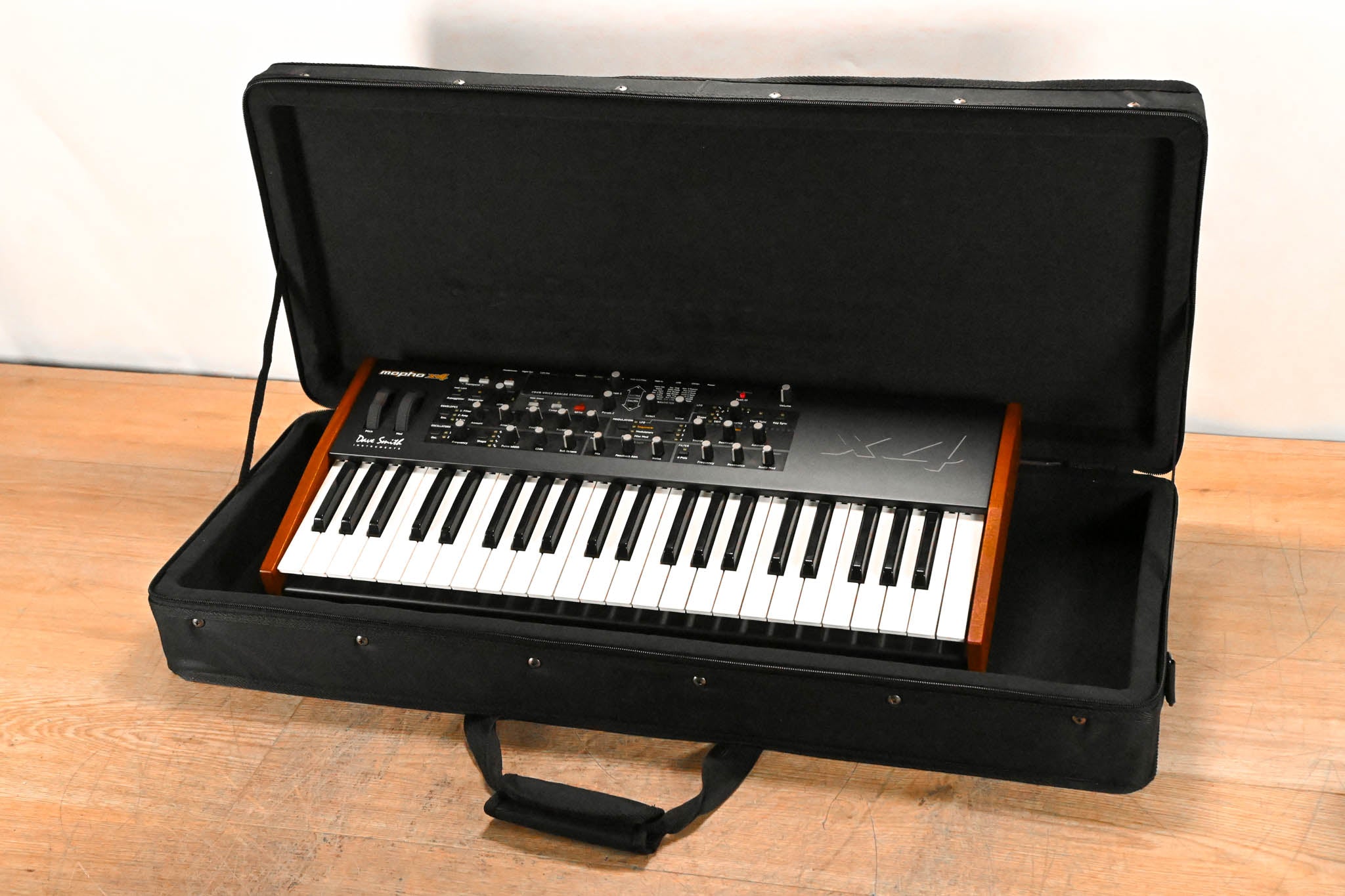 Dave Smith Instruments Mopho X4 44-Key Polyphonic Synthesizer