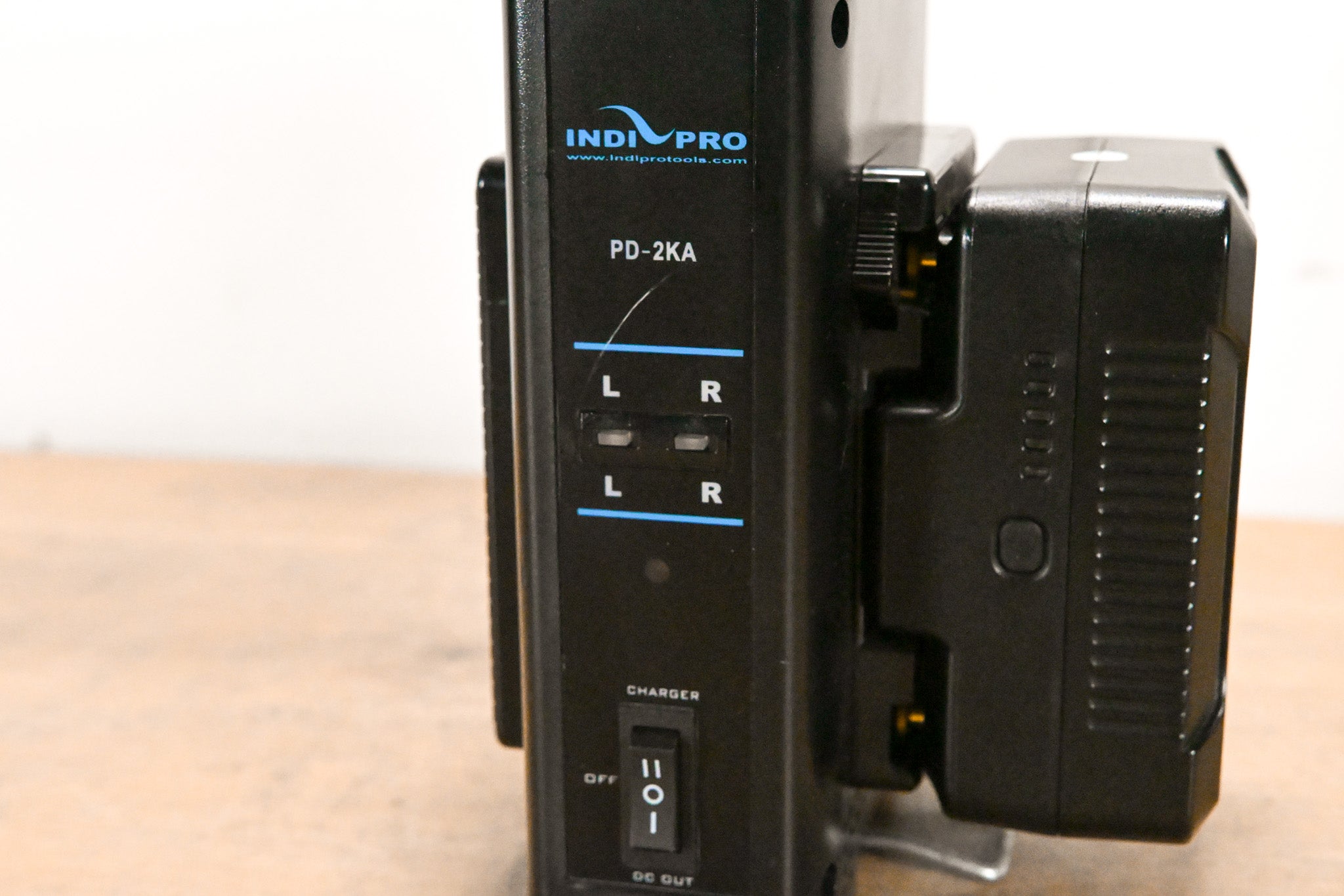 IndiPRO PD-2KA Gold-Mount Dual Battery Charger w/ one 98Wh Battery