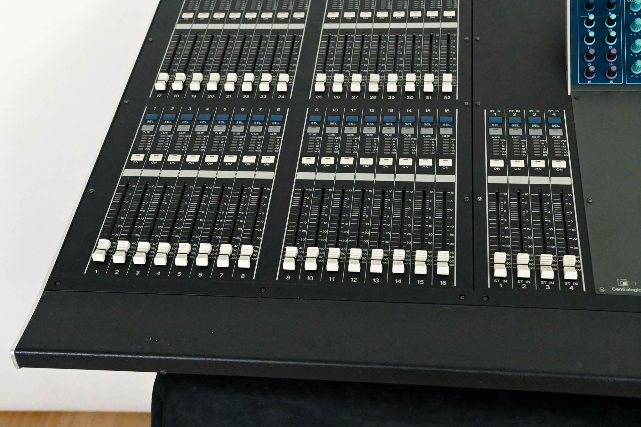 Yamaha M7CL-48 48-Channel Digital Audio Mixing Console