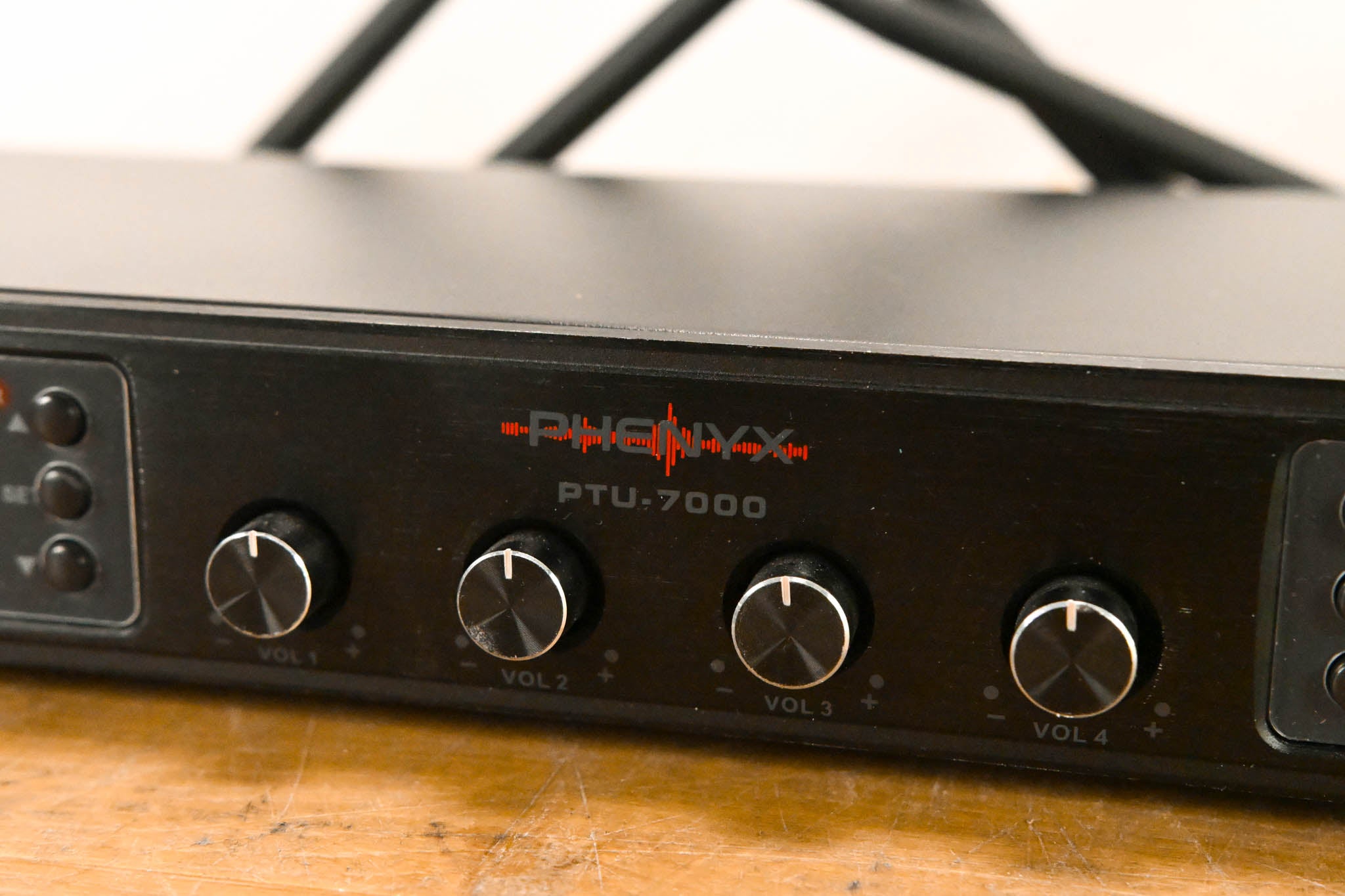Phenyx Pro PTU-7000 Wireless System w/ 2x PWH7 Mics & 2x PWB7 Bodypacks