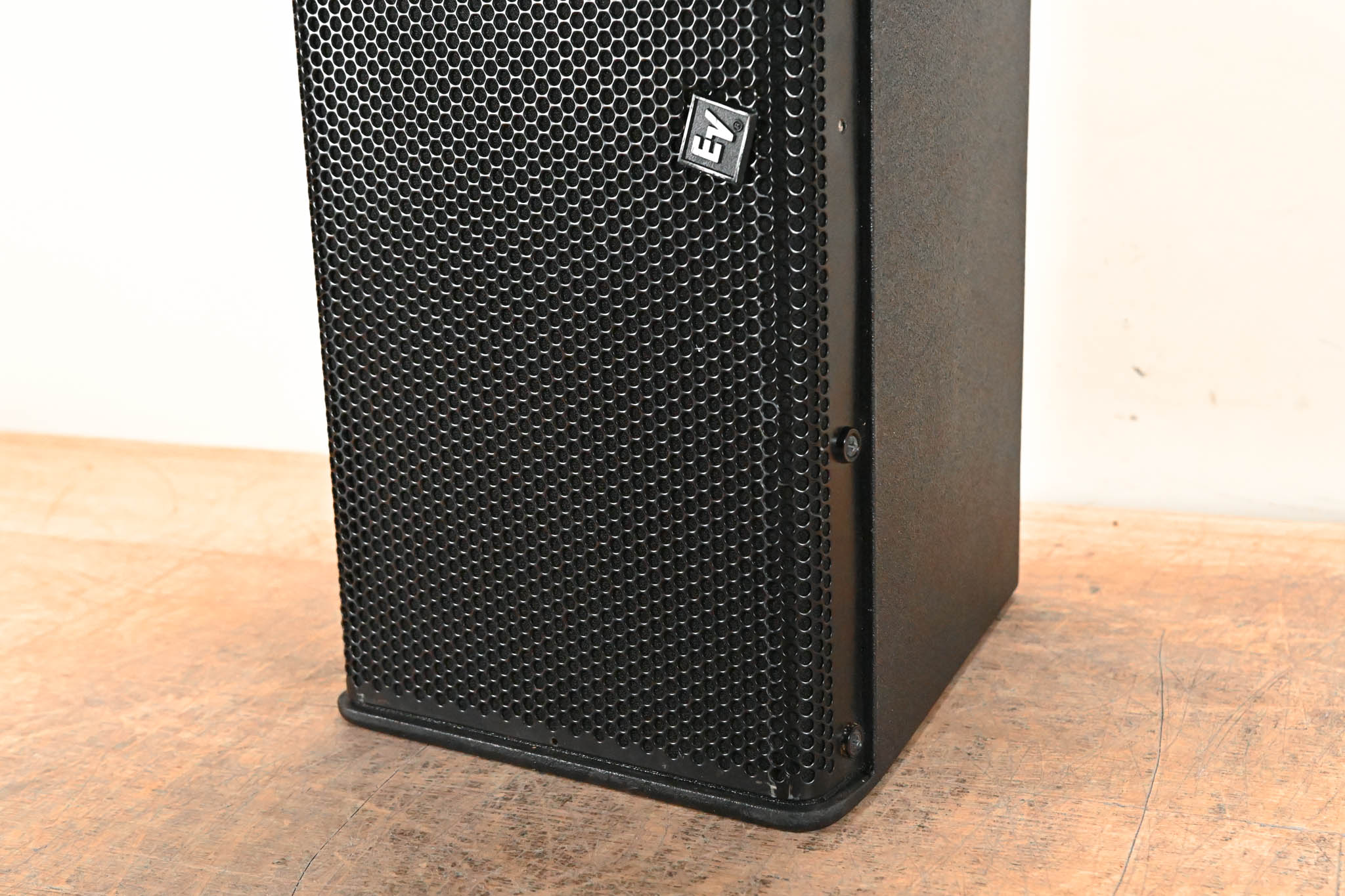 Electro-Voice (EV) Xi-1082 X-Array Install 2-Way Full-Range Loudspeaker