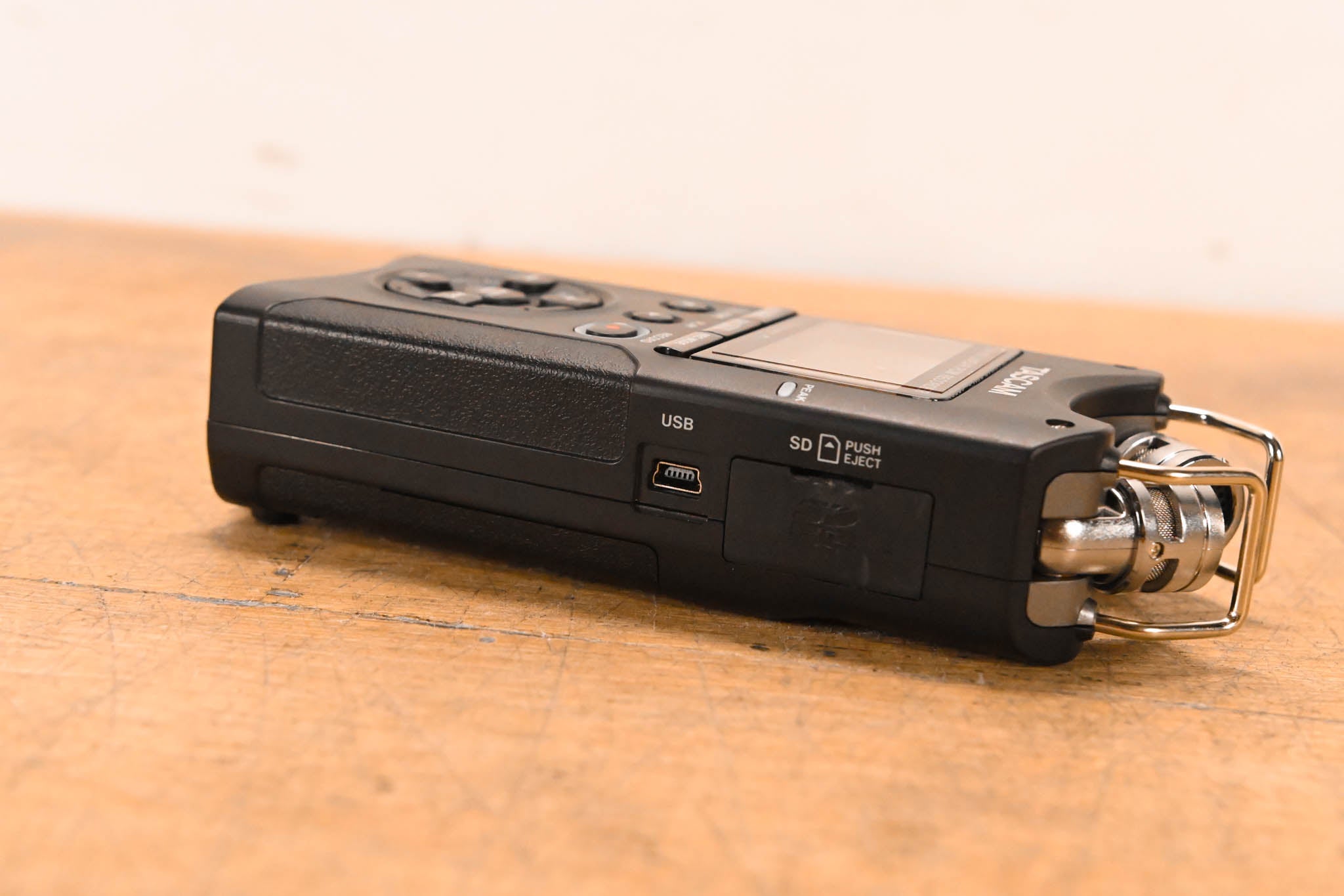 TASCAM DR-40 Handheld 4-Track Recorder