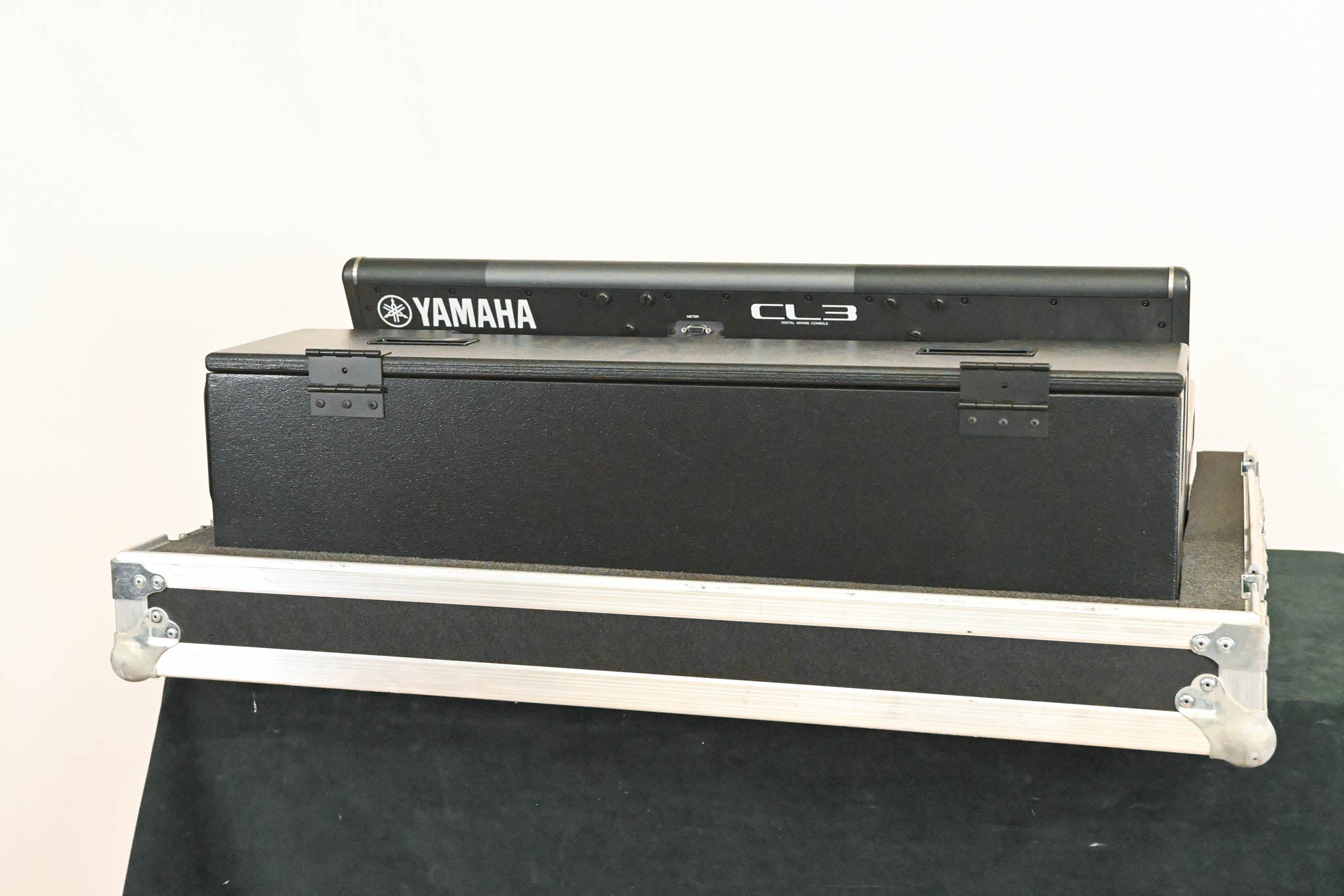 Yamaha CL3 Digital Audio Mixing Console with Road Case