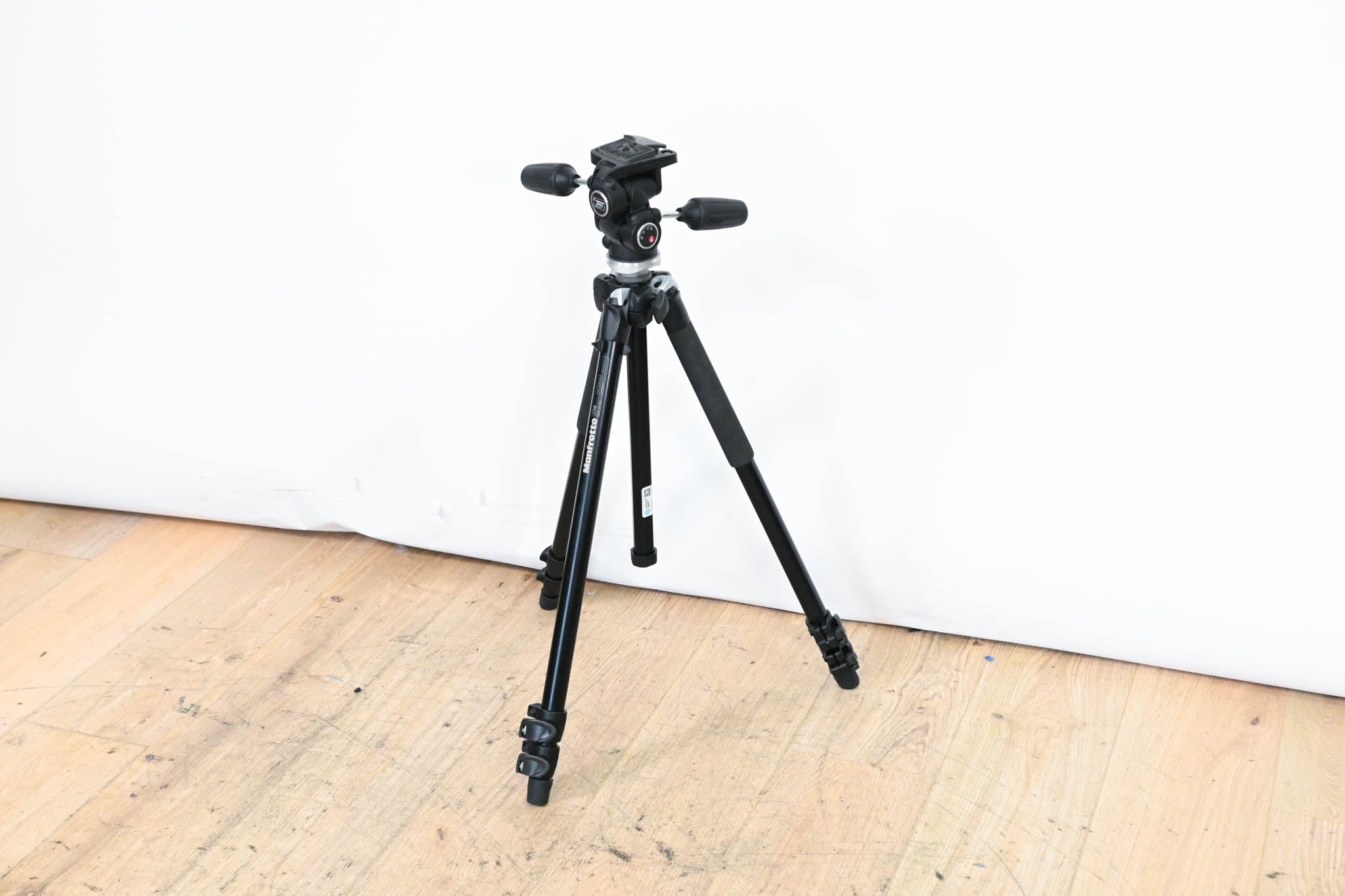 Manfrotto 804RC2 Pan Tilt Head with 290 3-Stage Aluminum Tripod