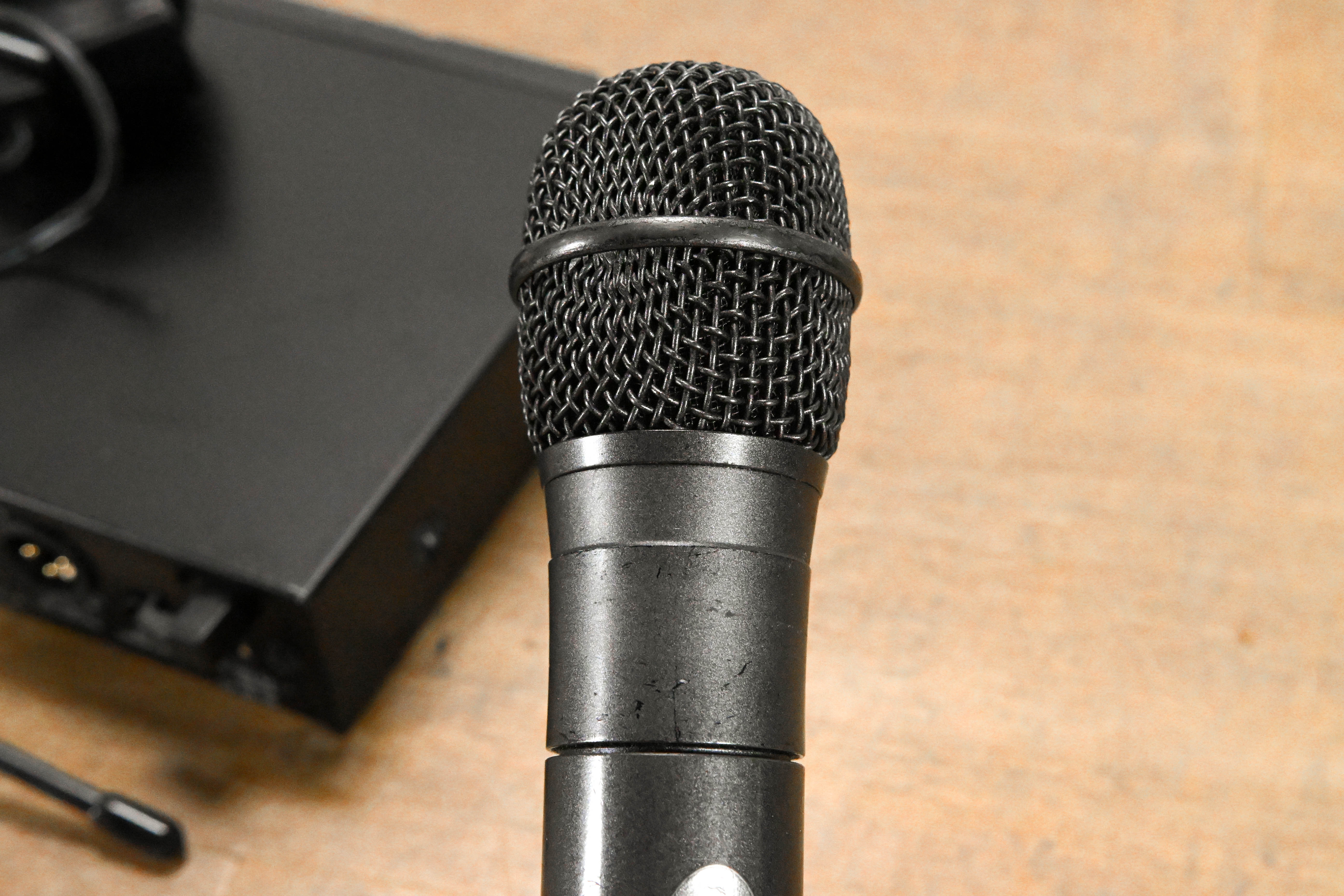 Audio-Technica ATW-R3100bC Receiver w/ ATW-T341bC Mic 541-566 MHz