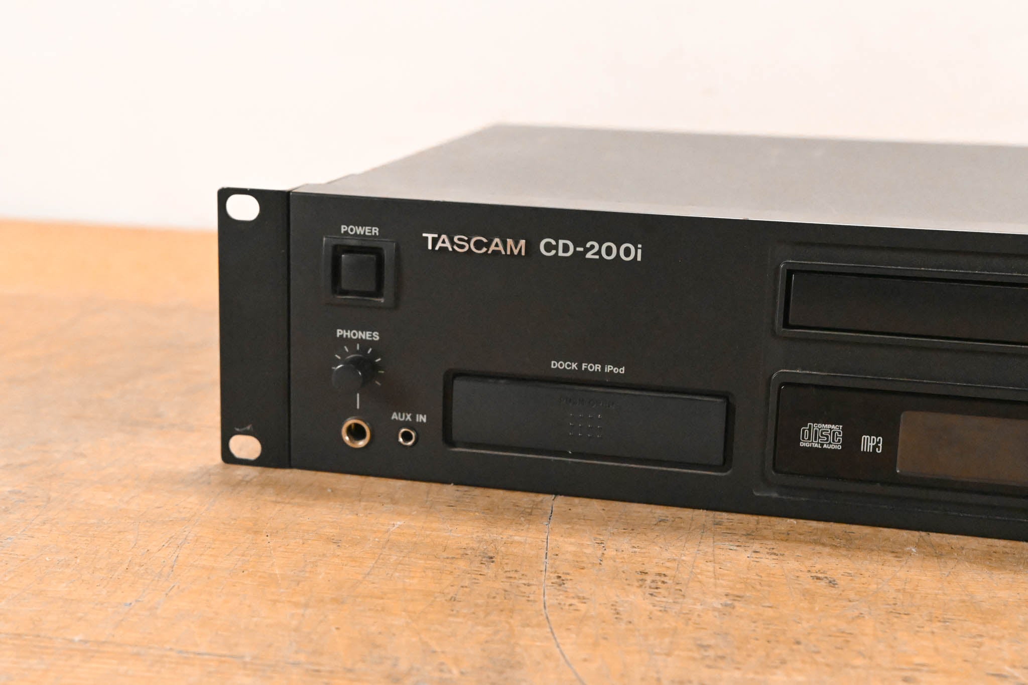 TASCAM CD-200i Rackmountable CD Player with iPod Dock