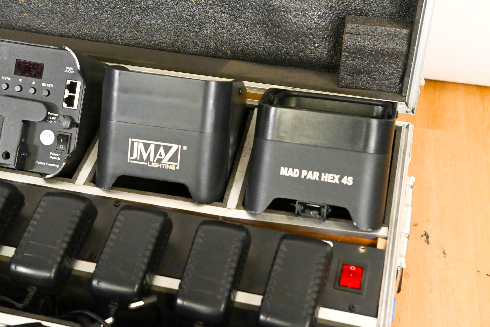 JMAZ Lighting MAD PAR HEX 4S Battery LED Uplight Kit w/ Charging Case