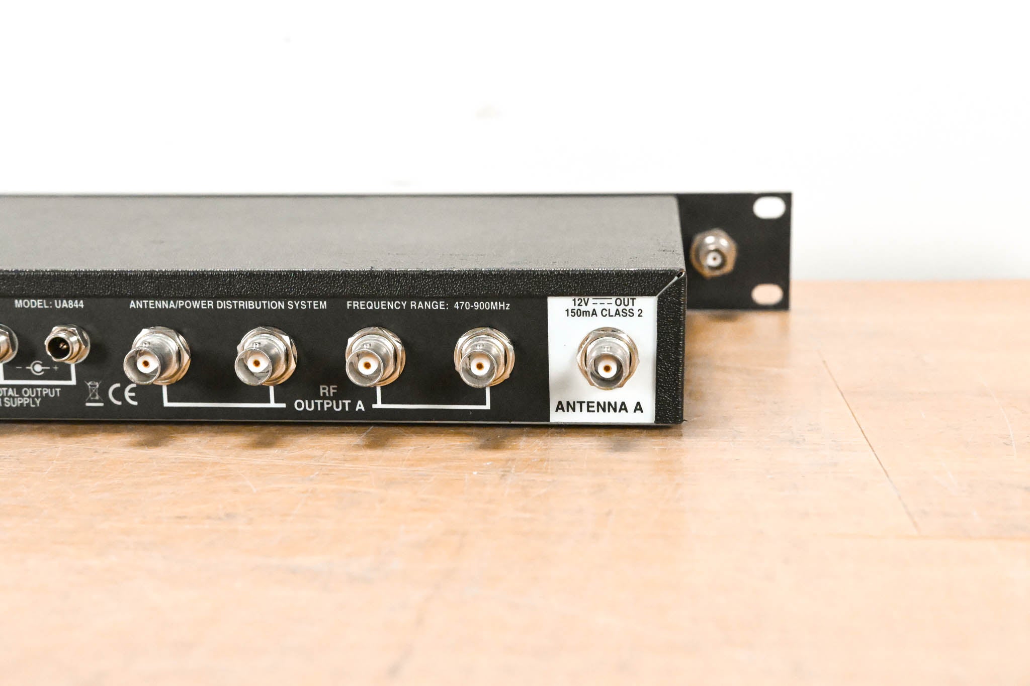 Shure UA844 Antenna Distribution System - 470-900 MHz (NO POWER SUPPLY)