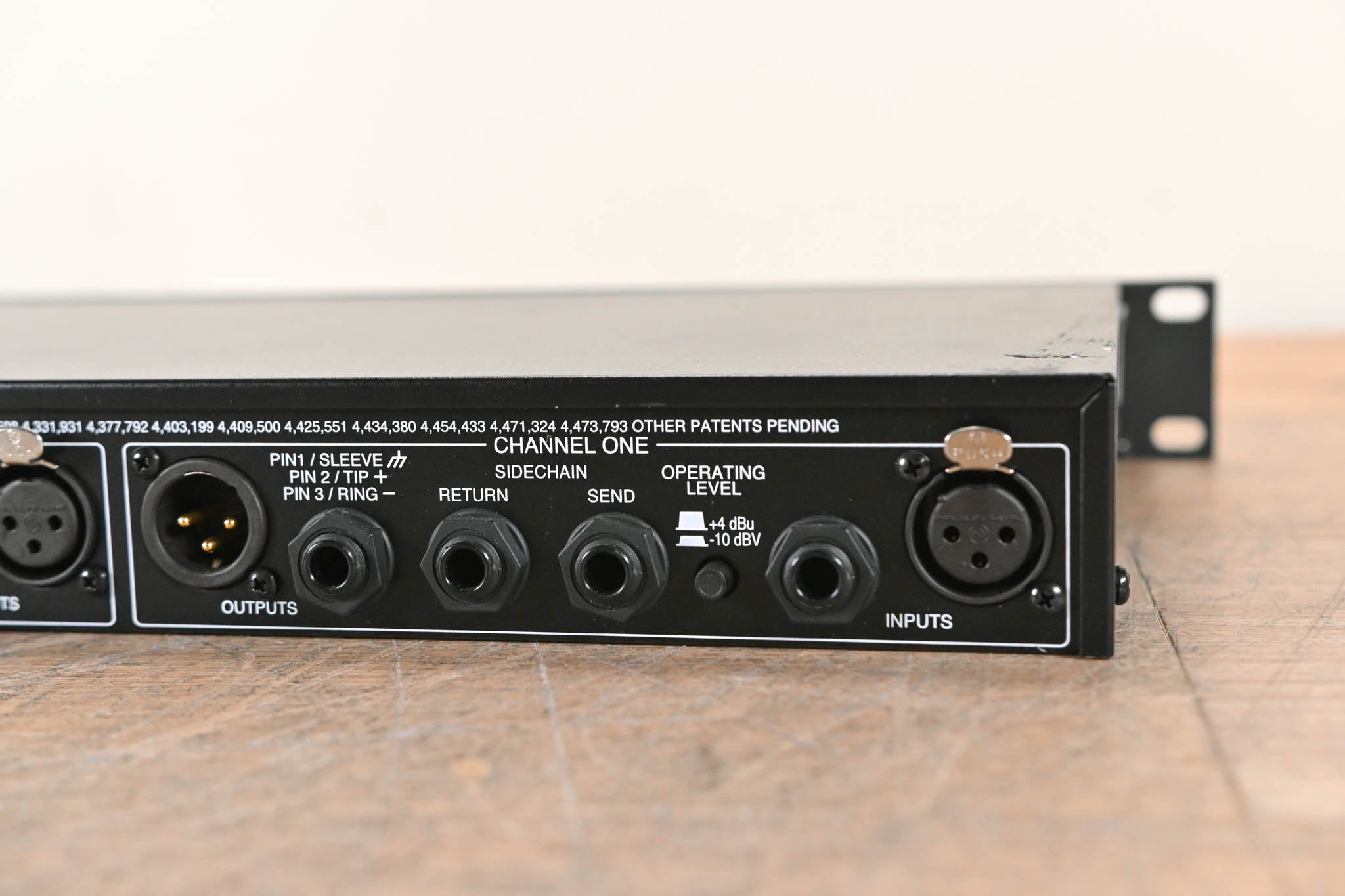 dbx 1066 2-Channel Compressor/Limiter/Gate