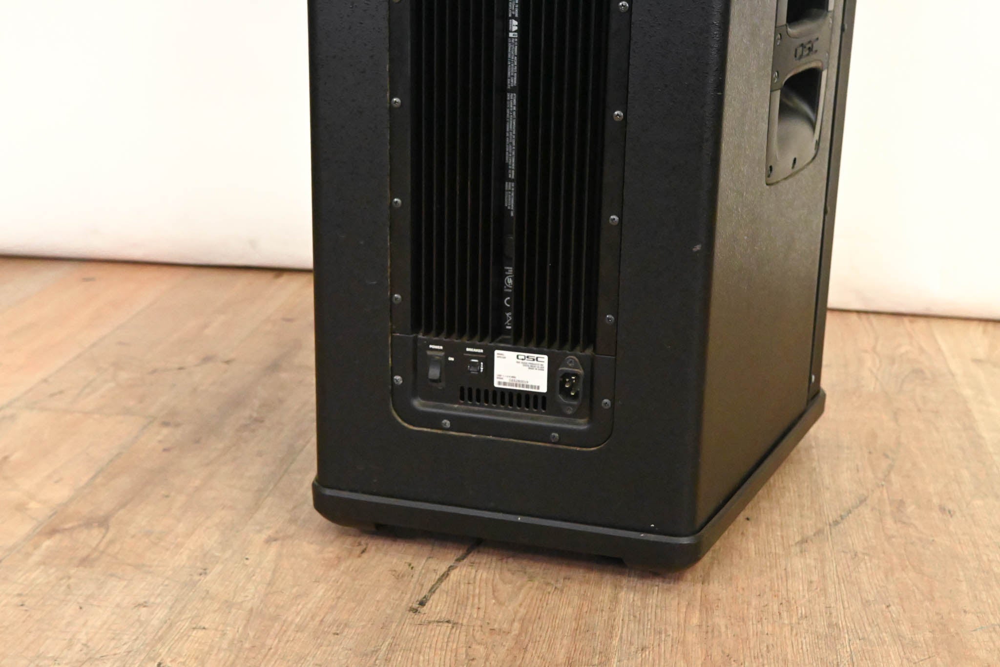 QSC HPR152F 15" 2-Way Powered Speaker