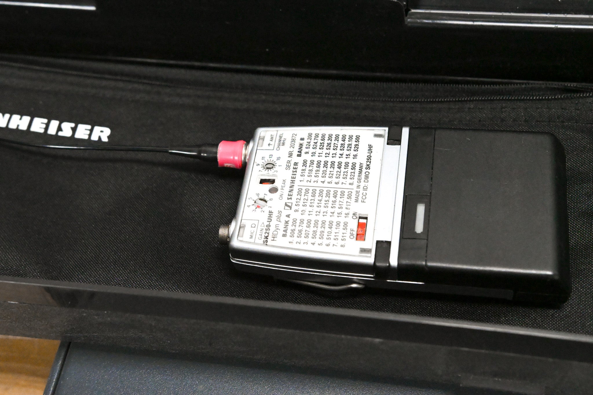 Sennheiser EM 3032-U Mikroport Receiver w/ SK250 Bodypacks 506-530 MHz