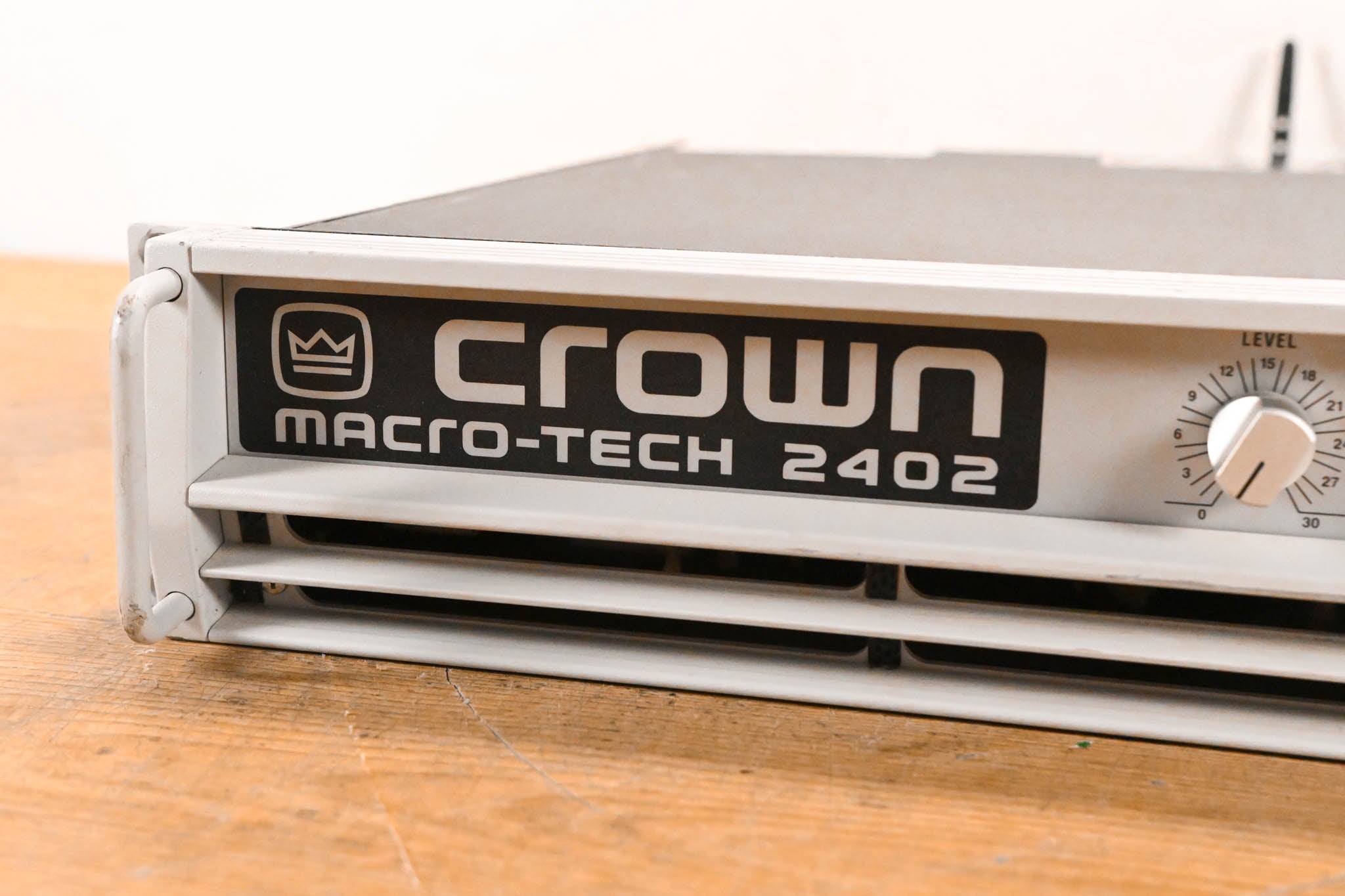 Crown Macro-Tech 2402 2-Channel Power Amplifier