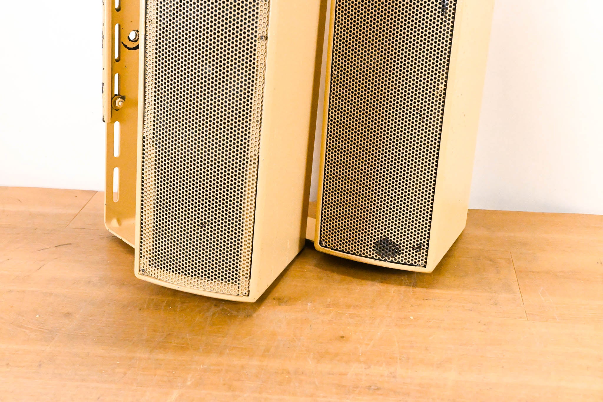 EAW UB52 Two-Way Full-Range Loudspeaker (PAIR)