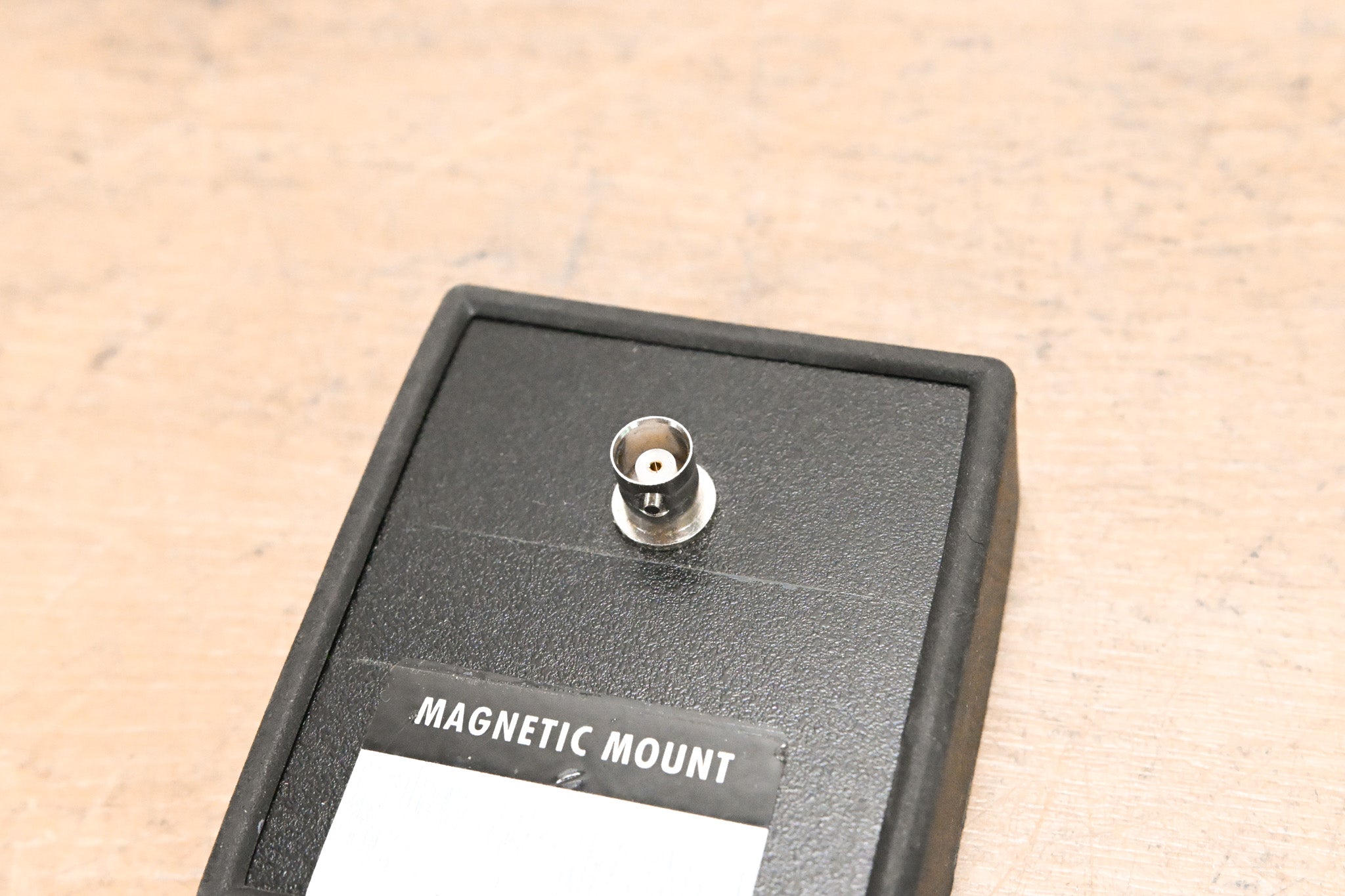 Radiall / Larsen BNC-BNC Magnet Mount