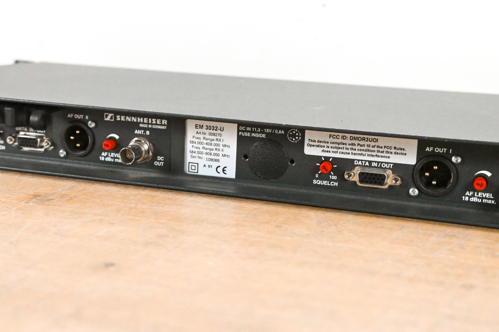 Sennheiser EM 3032-U Mikroport Receiver w/ SK250 Bodypacks 584-608 MHz
