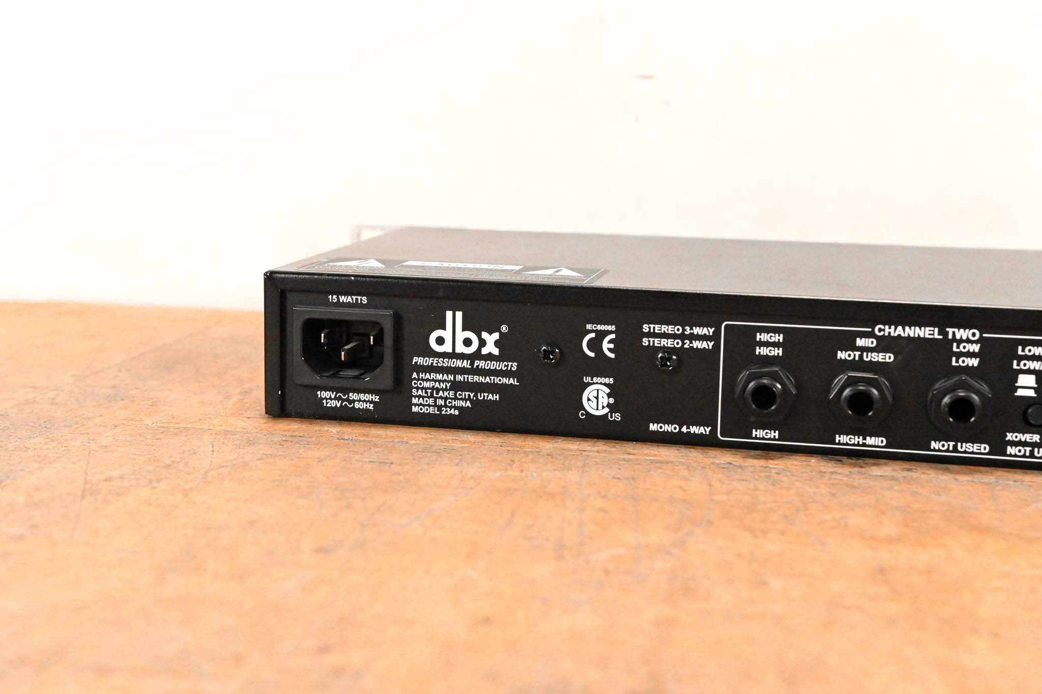 dbx 234s Stereo 2-Way, Mono 4-Way Crossover