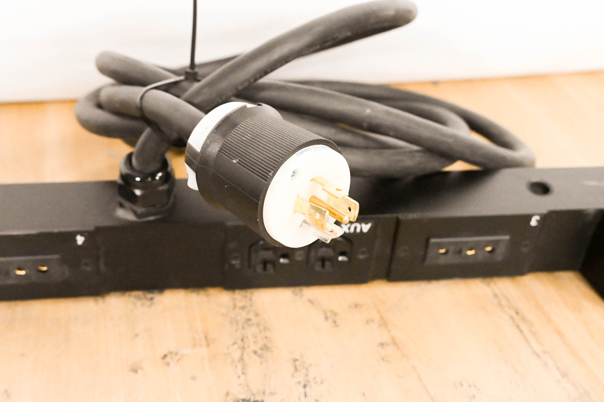 ETC SB6-10M 6 x 10A (1200W) SmartBar with Stage Pin Connectors