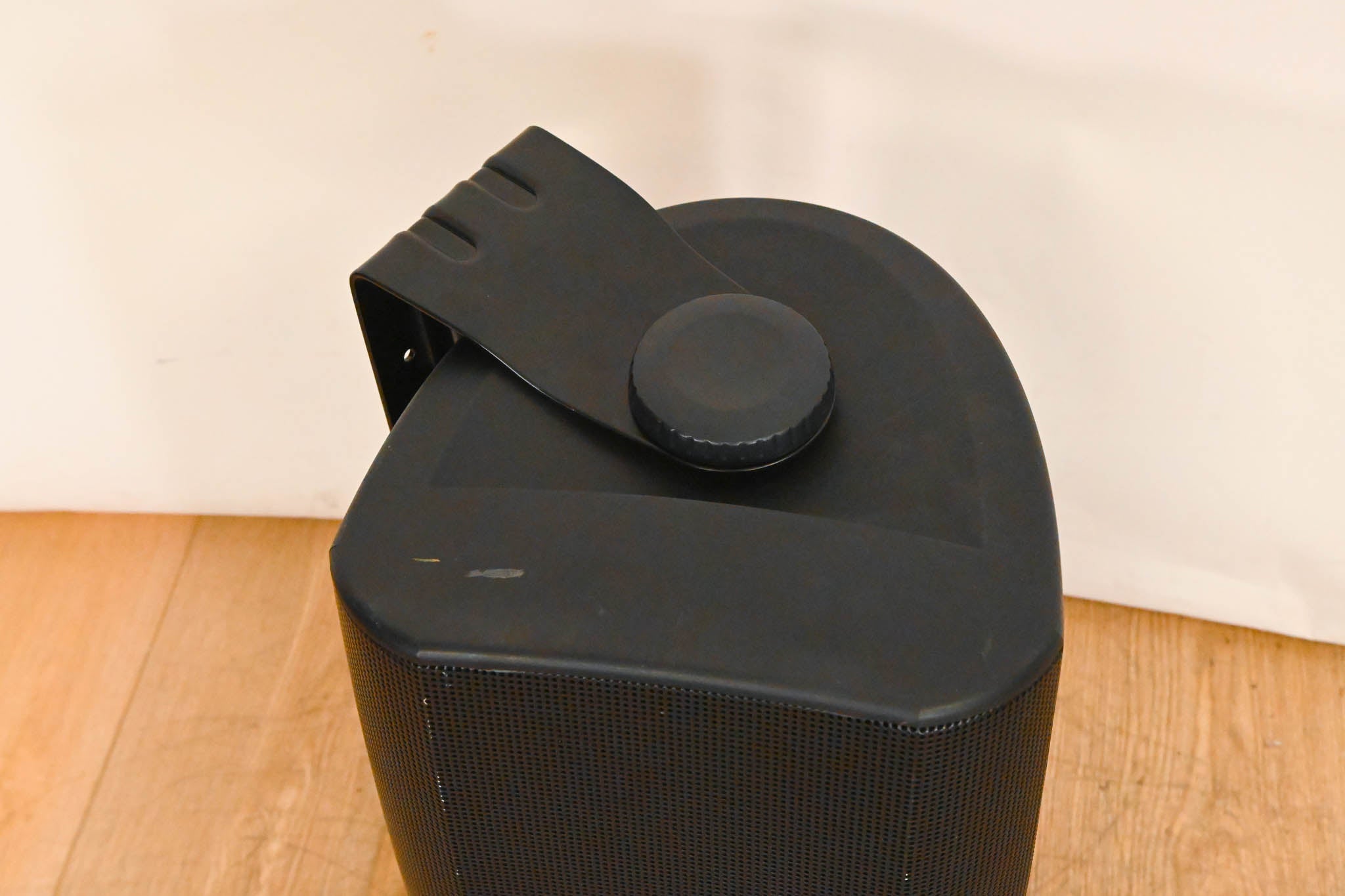 QSC I-82H 8" 2-Way 200-Watt Passive PA Speaker