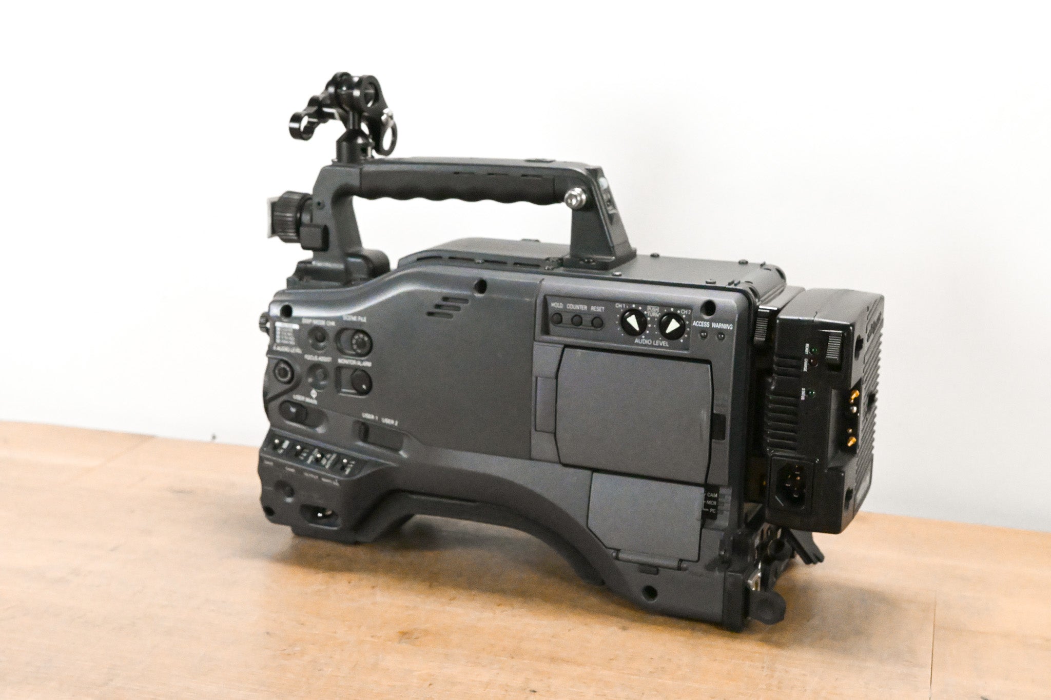 Panasonic AG-HPX500P 2/3" Shoulder-Mounted P2HD Camcorder