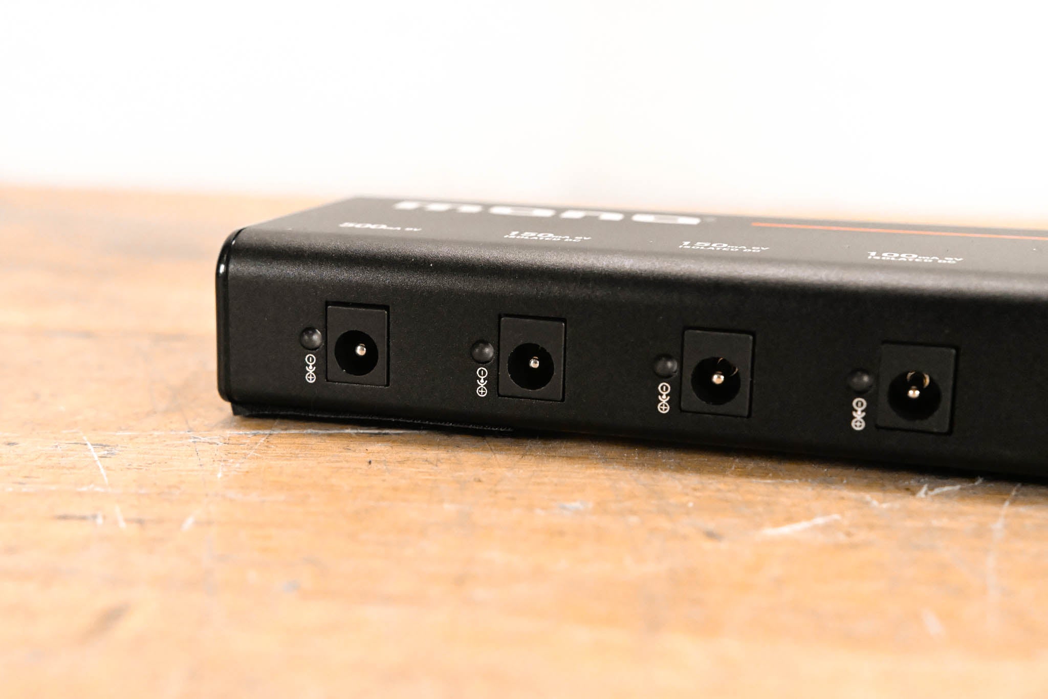 MONO 5-Outlet Isolated USB Pedalboard Power Supply  - Small