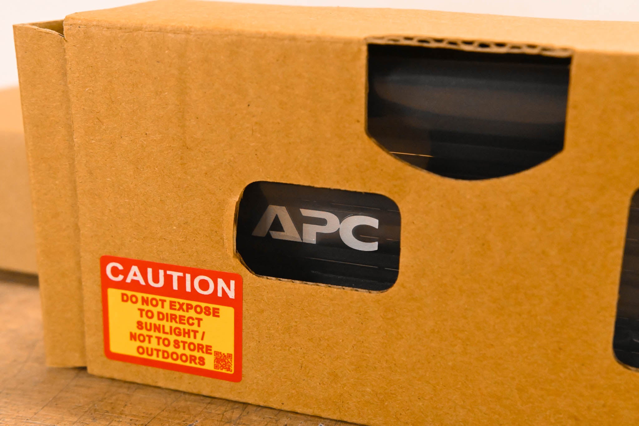 APC SMT1000RM2UC Smart-UPS Battery Backup w/ SmartConnect
