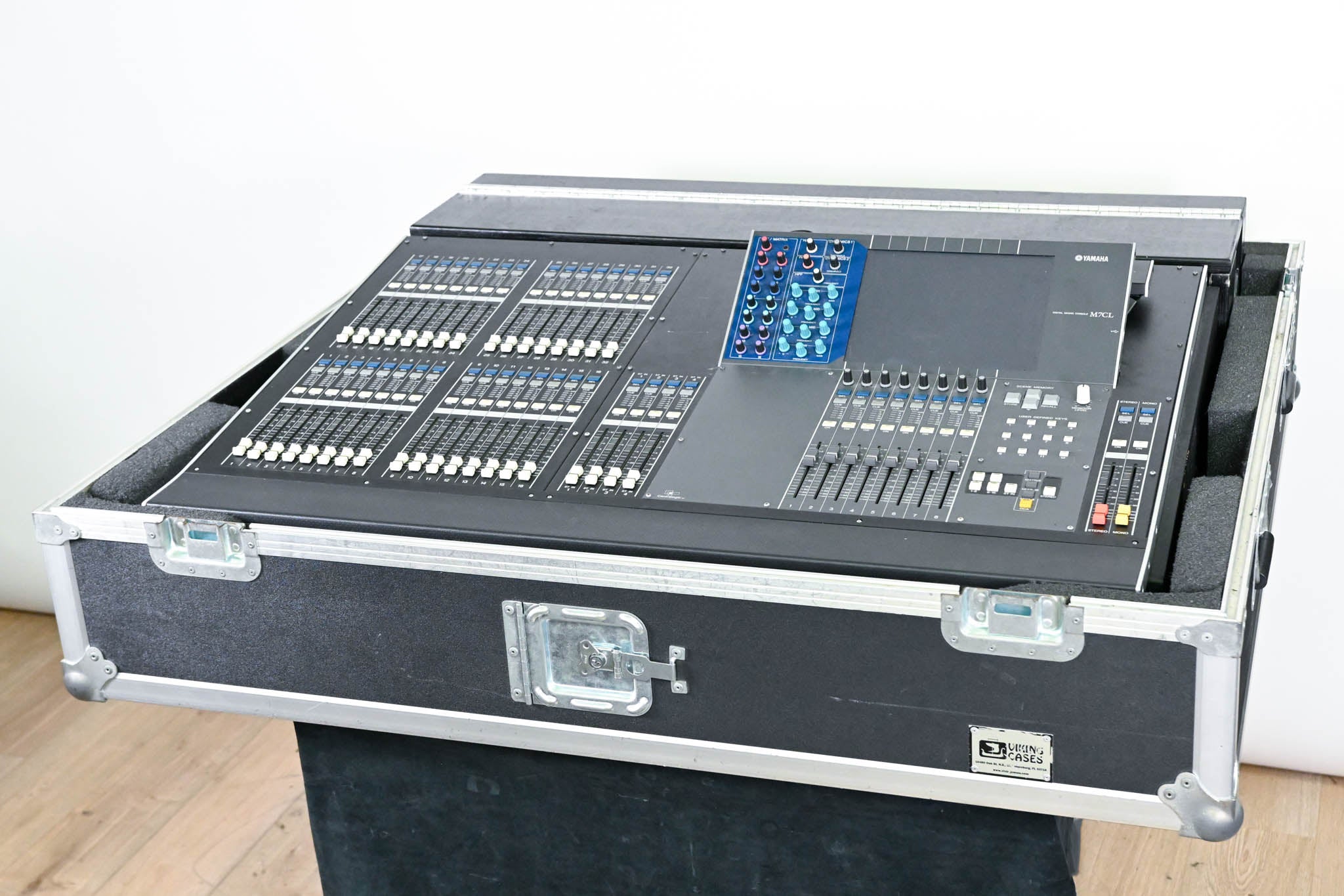 Yamaha M7CL-32 32-Channel Digital Audio Mixer with Road Case