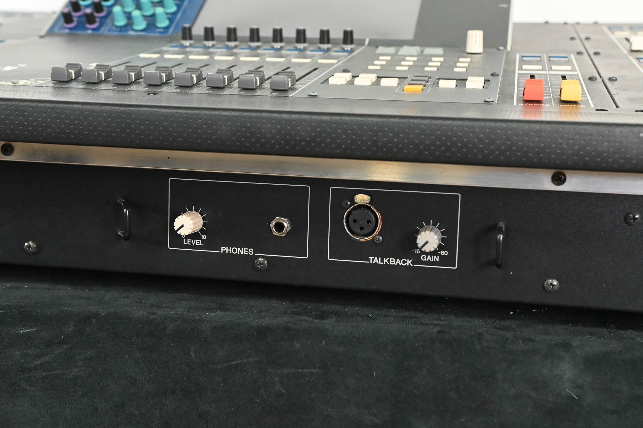 Yamaha M7CL-48 48-Channel Digital Audio Mixing Console