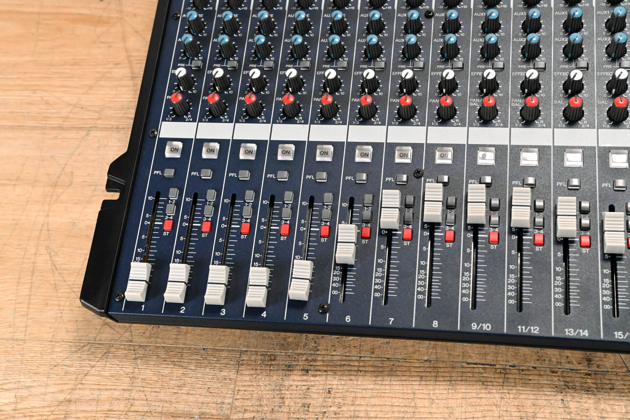 Yamaha MG166CX 16-Channel, 6-Bus Analog Mixer